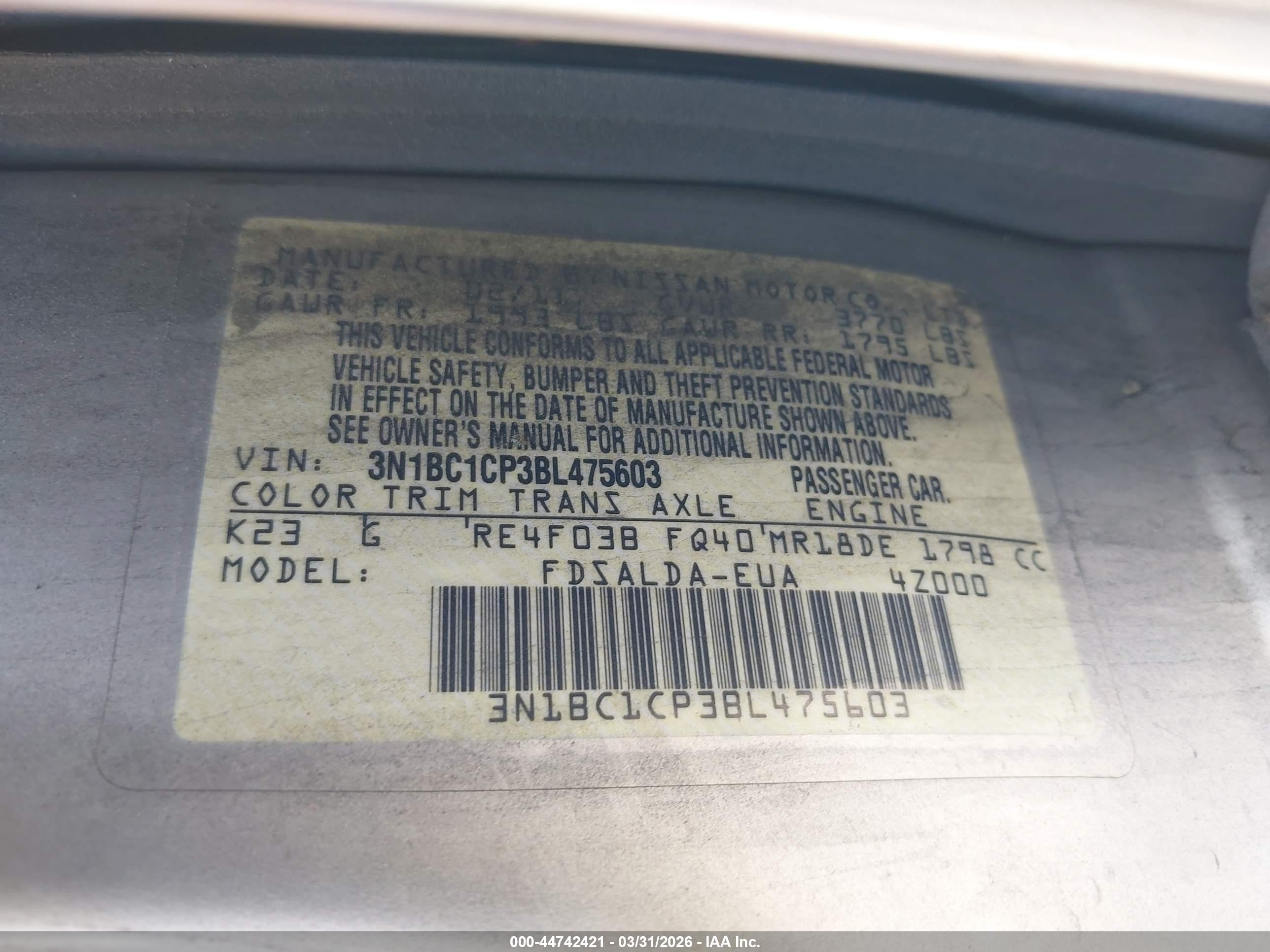 NISSAN VERSA image 9