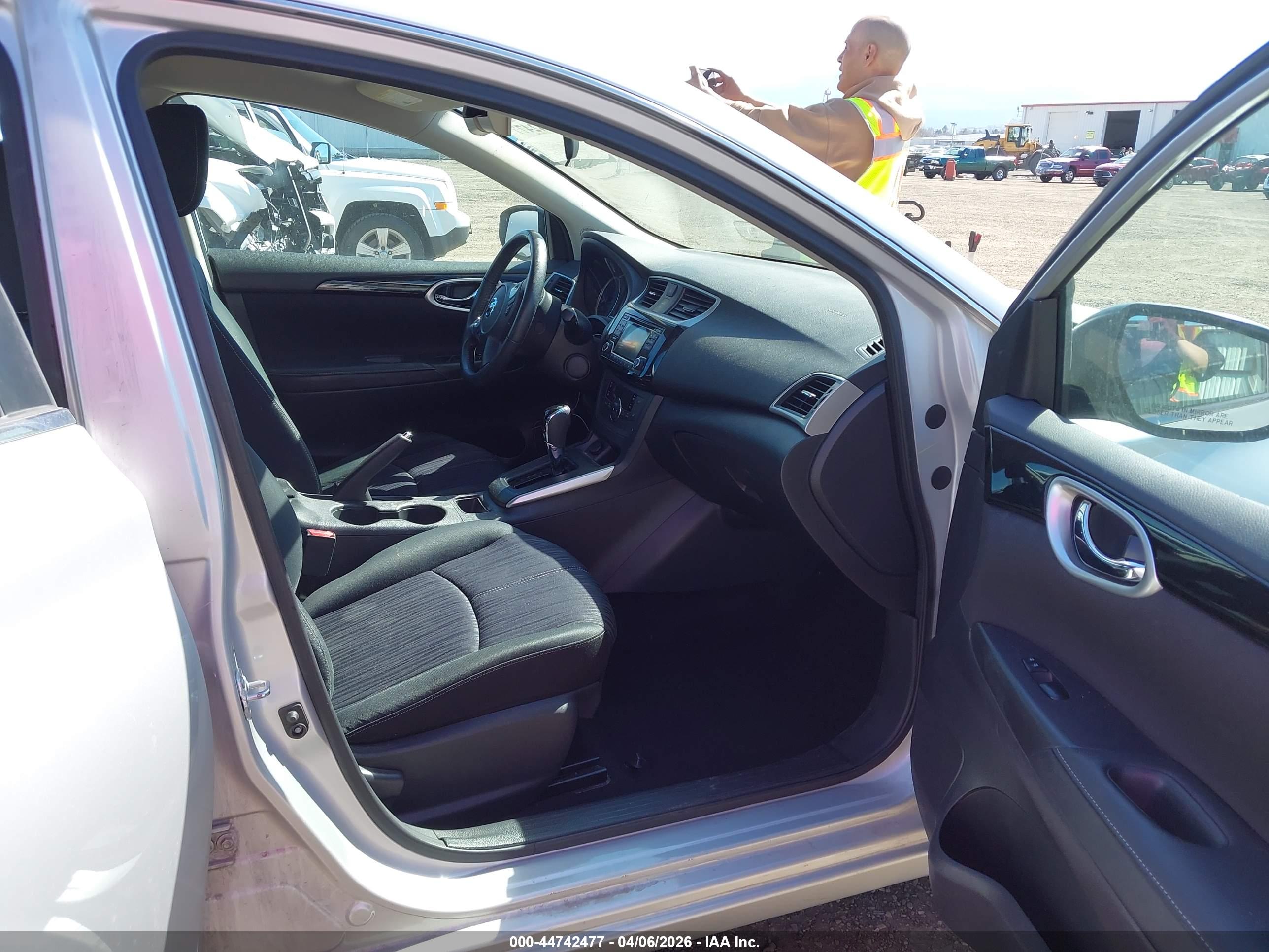 NISSAN SENTRA image 5