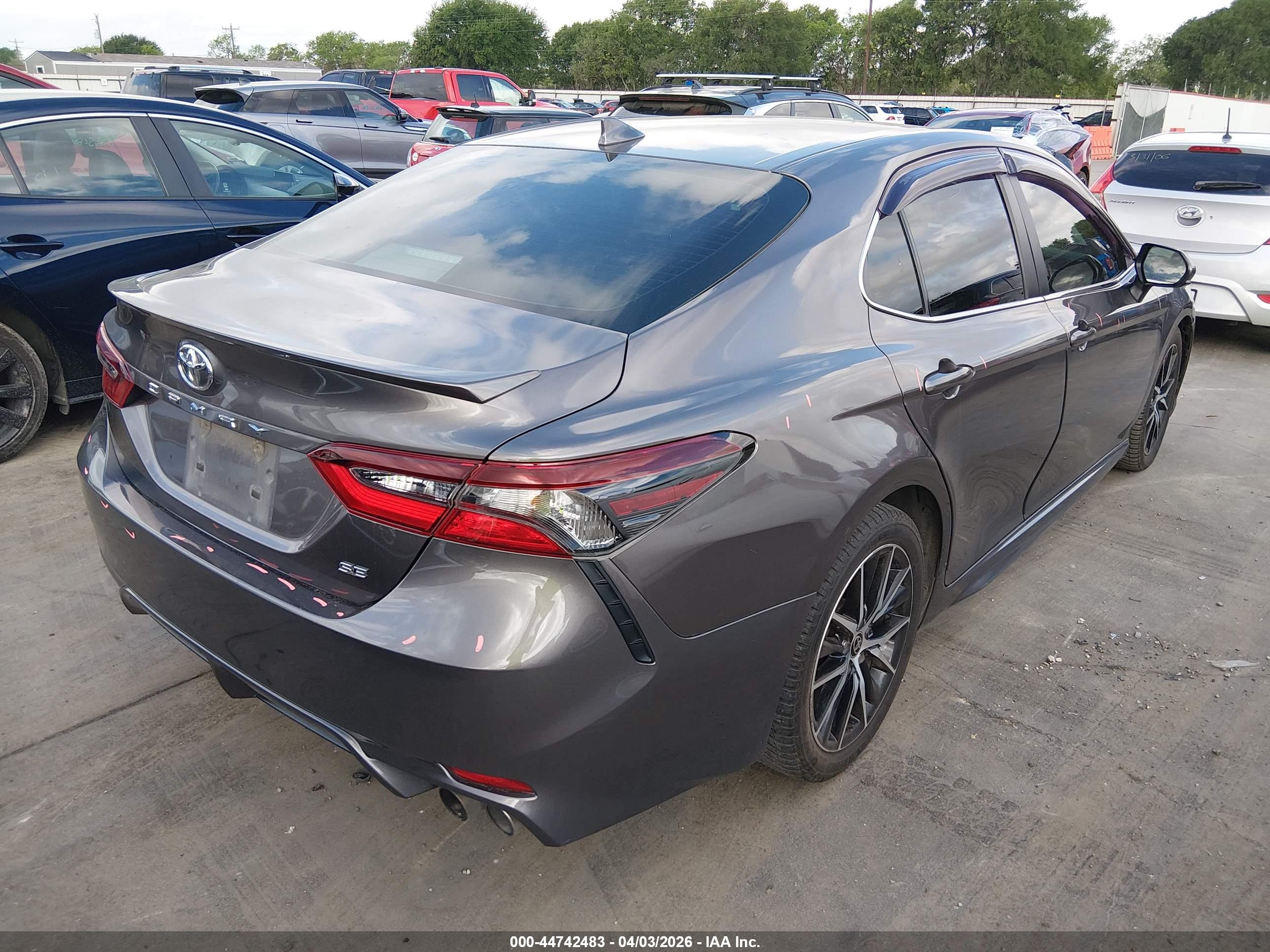 TOYOTA CAMRY image 4