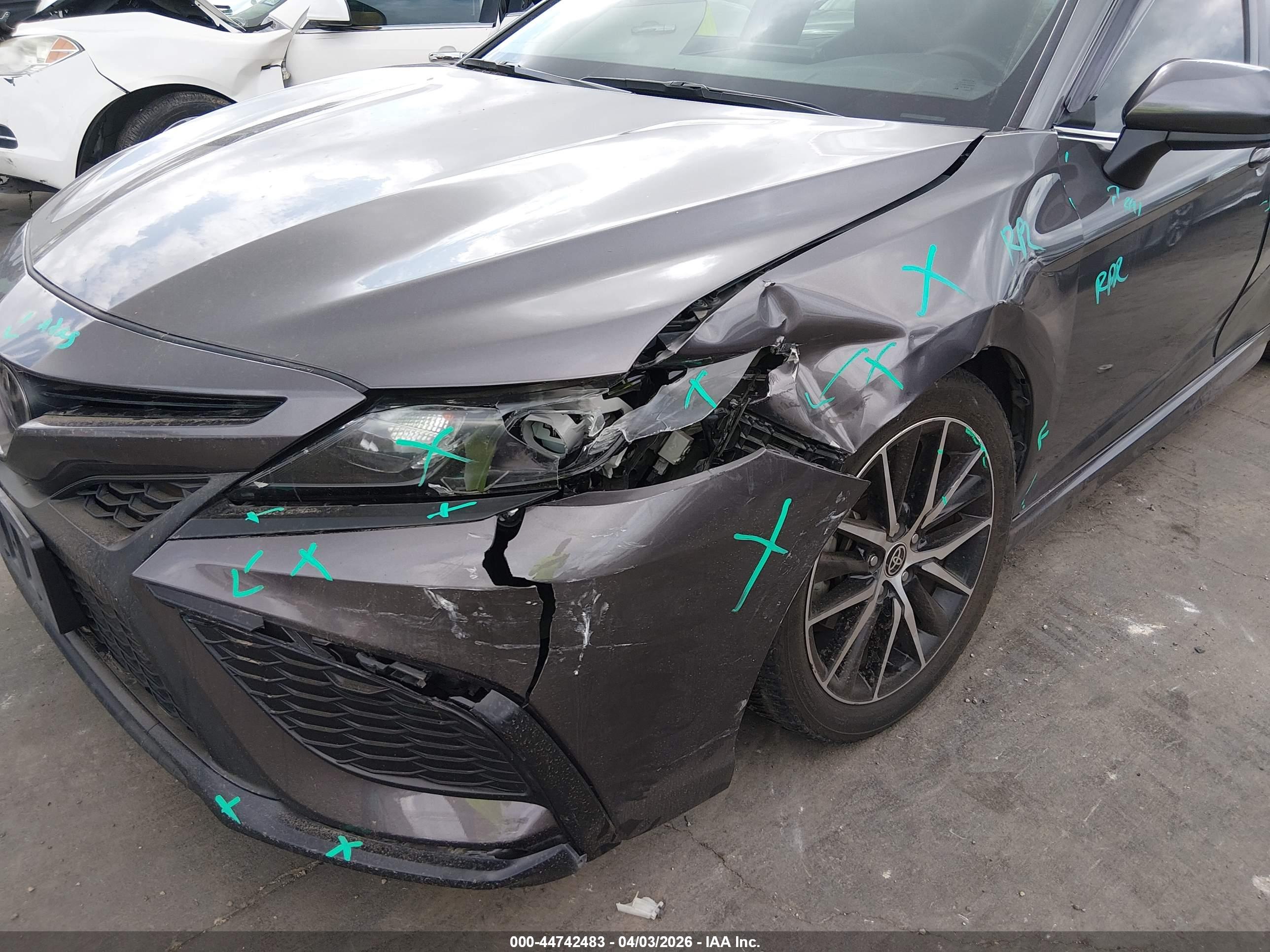 TOYOTA CAMRY image 6