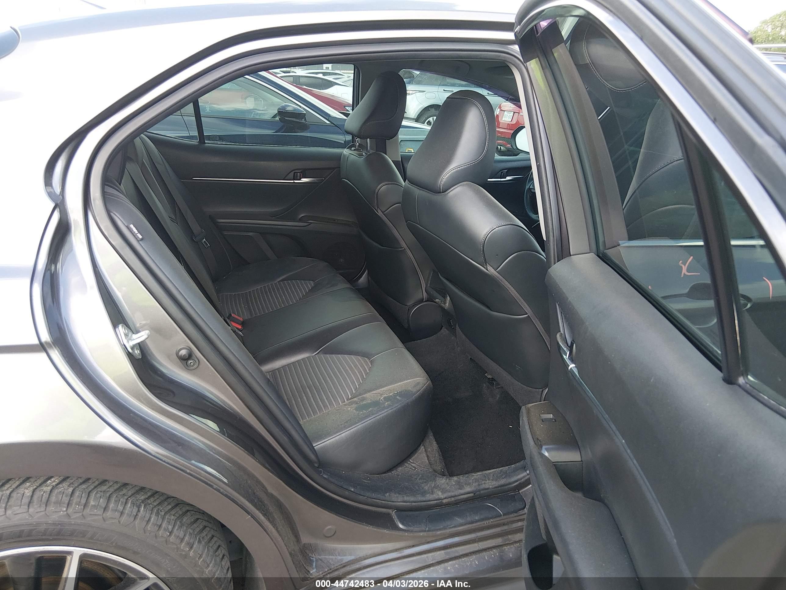 TOYOTA CAMRY image 8