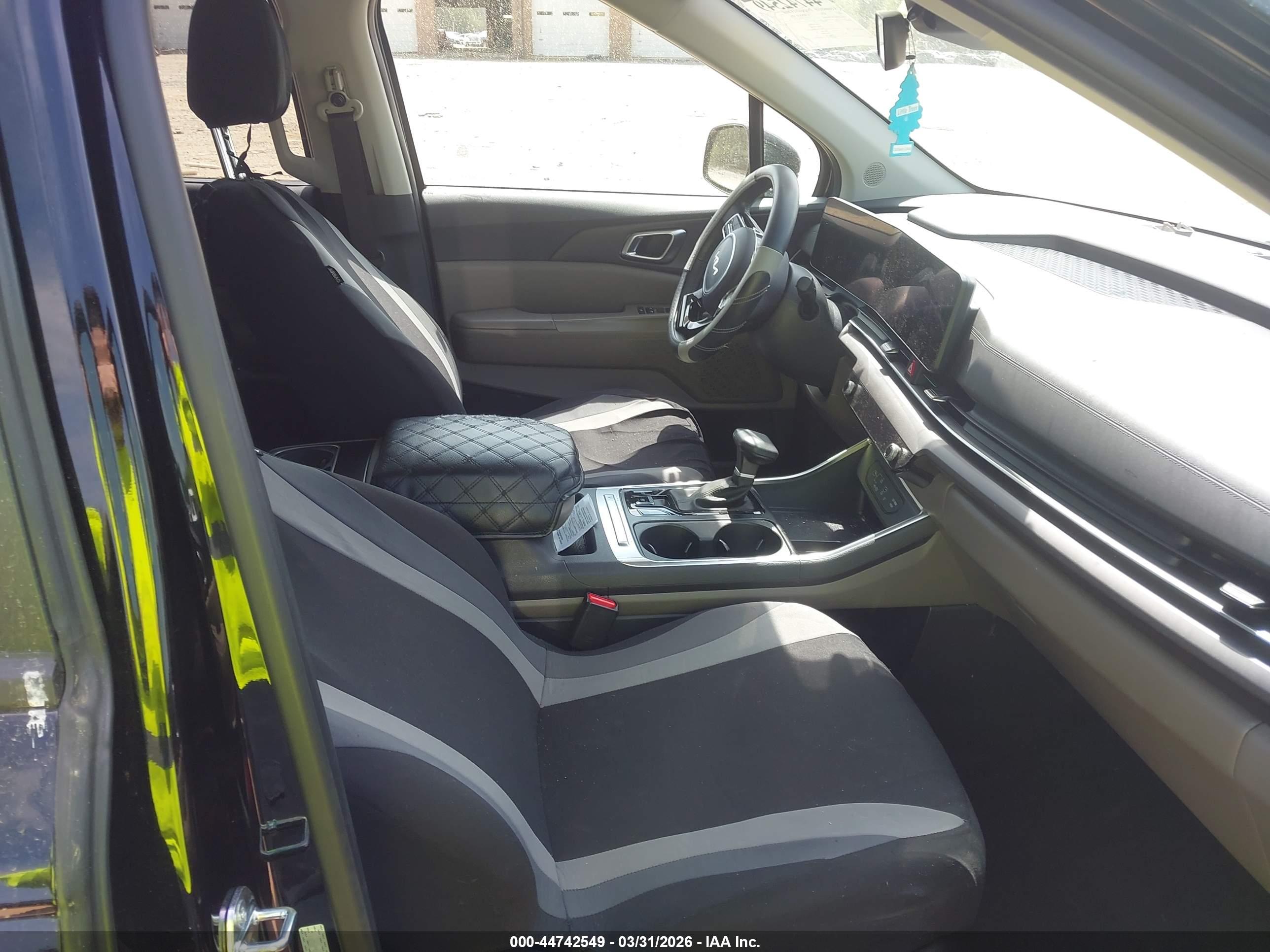KIA CARNIVAL image 5