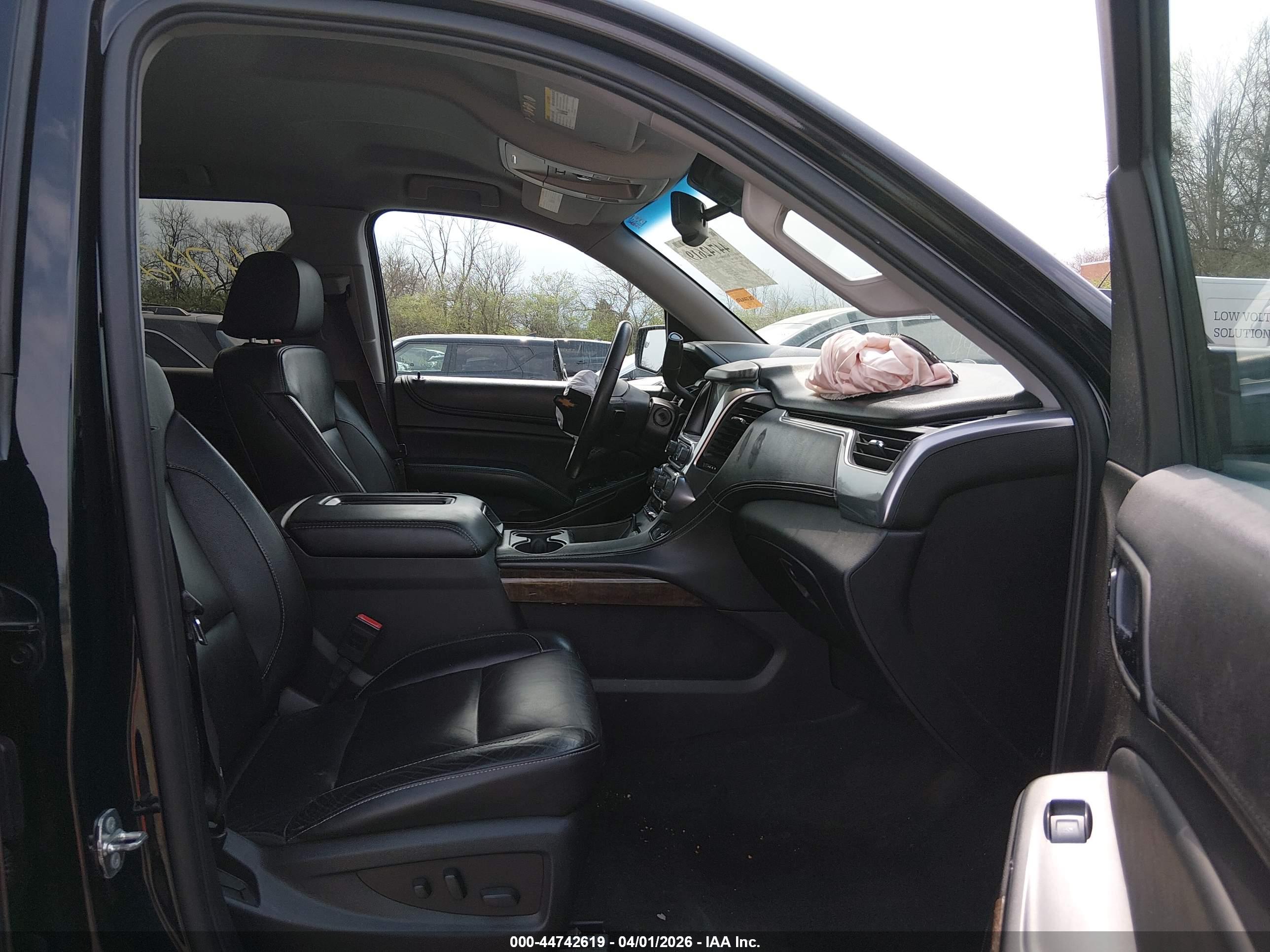 CHEVROLET SUBURBAN image 5