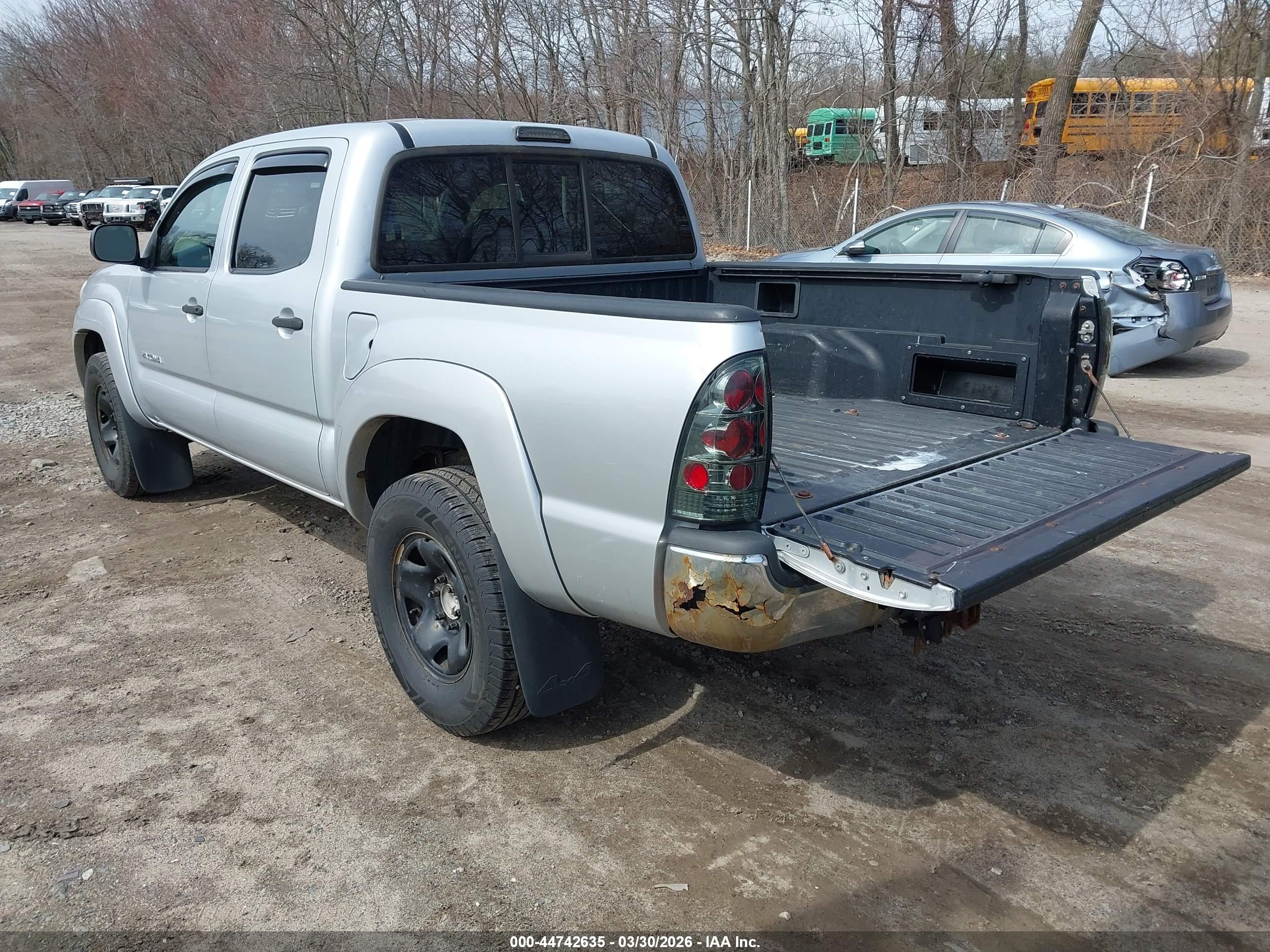TOYOTA TACOMA image 3