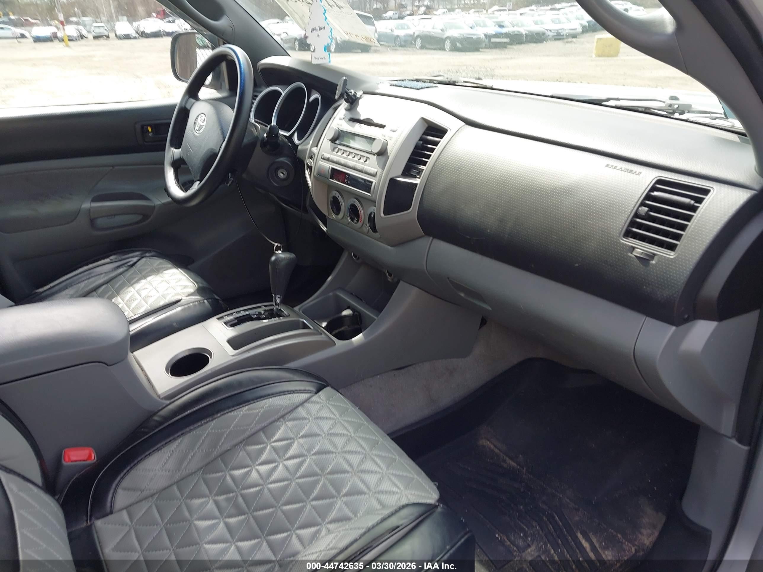 TOYOTA TACOMA image 5