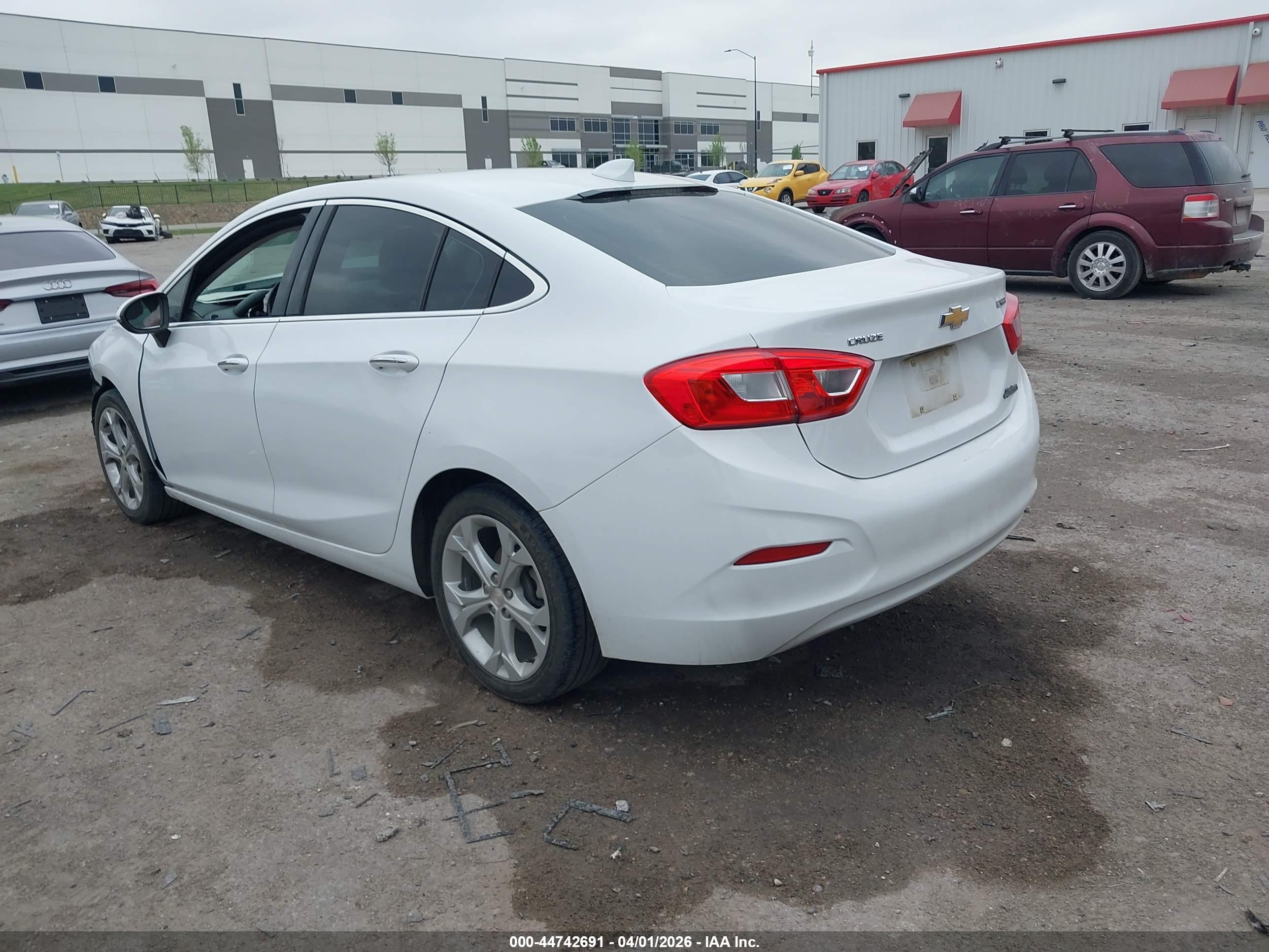 CHEVROLET CRUZE image 3