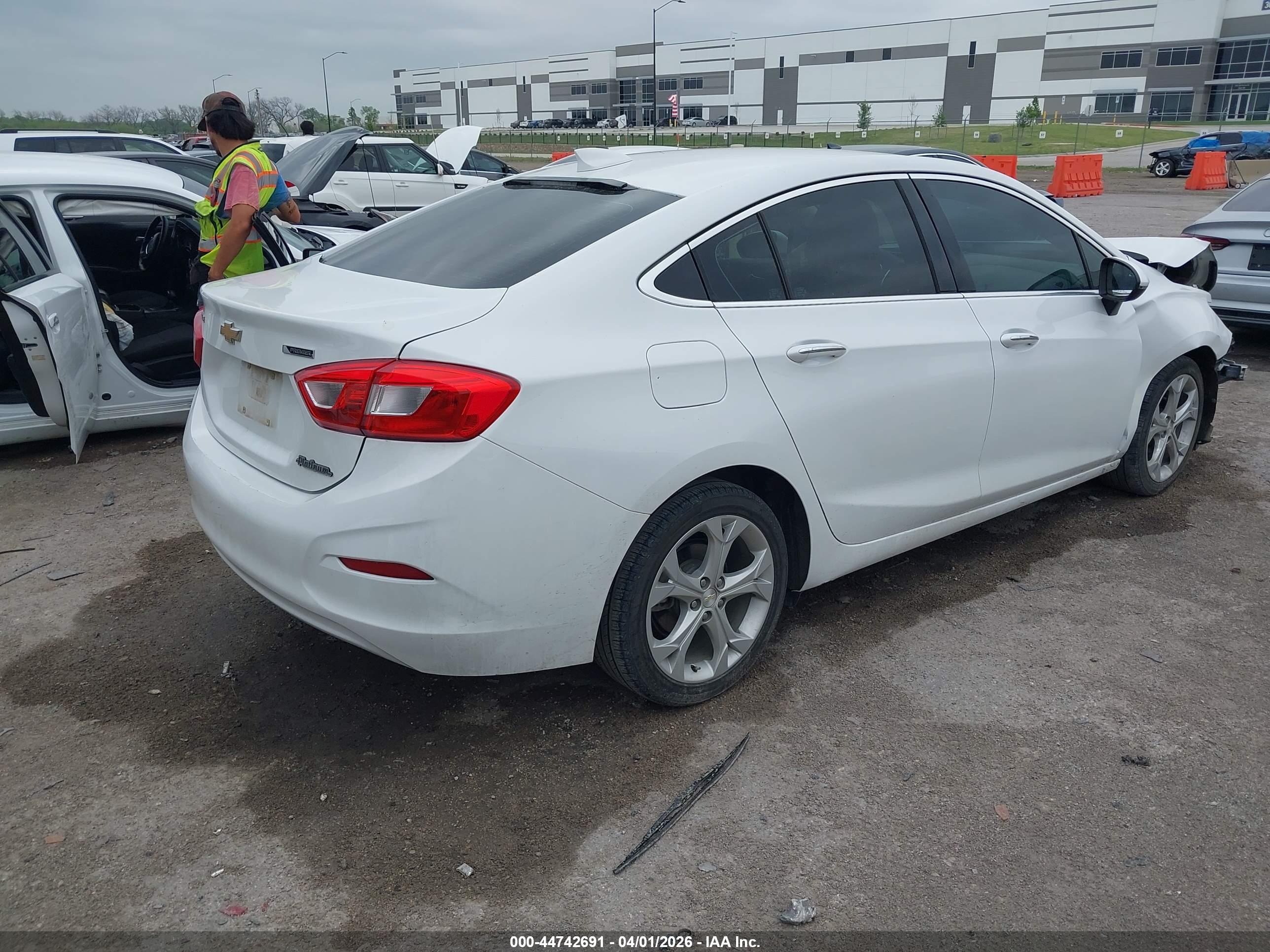 CHEVROLET CRUZE image 4