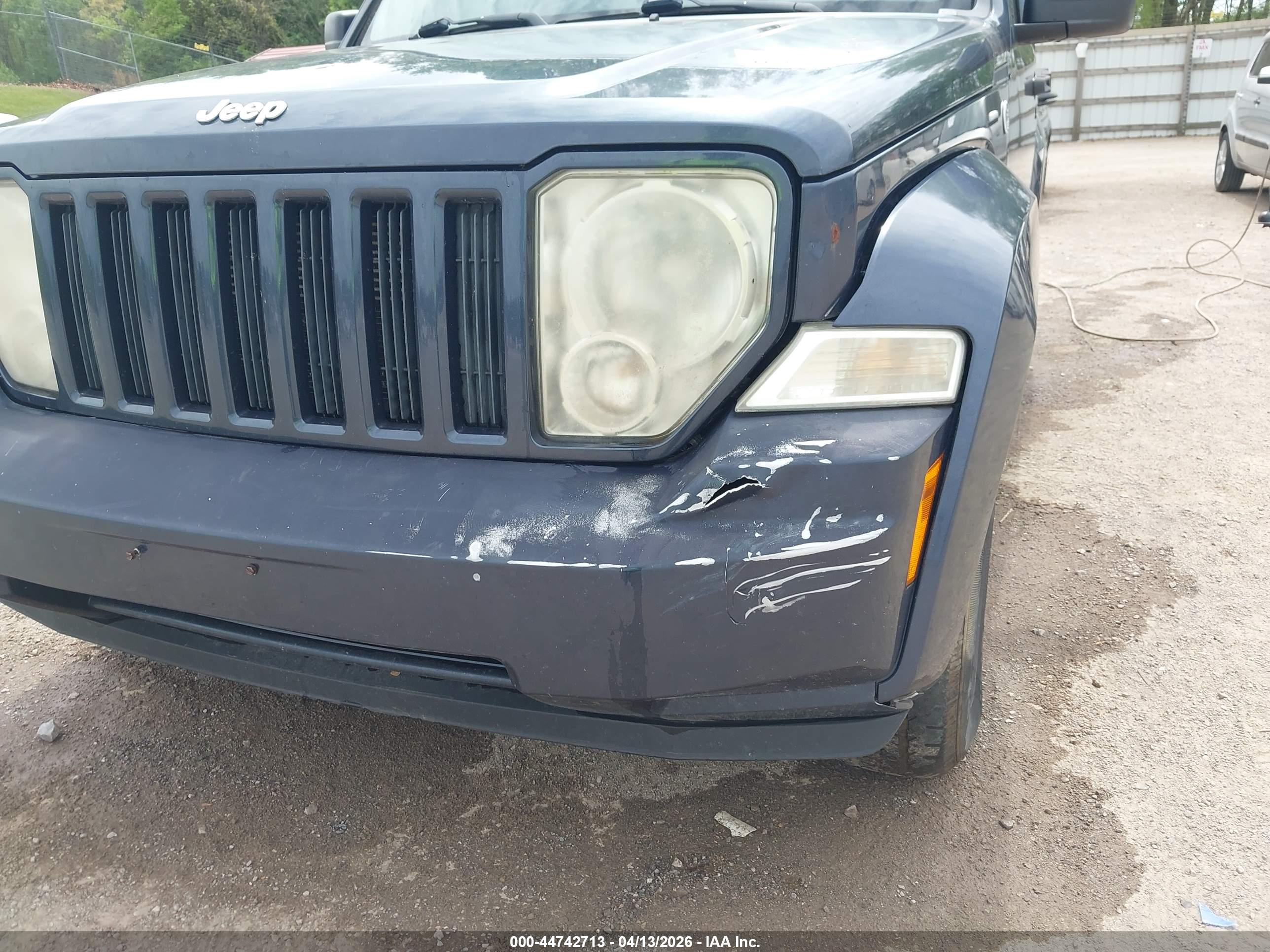 JEEP LIBERTY image 6
