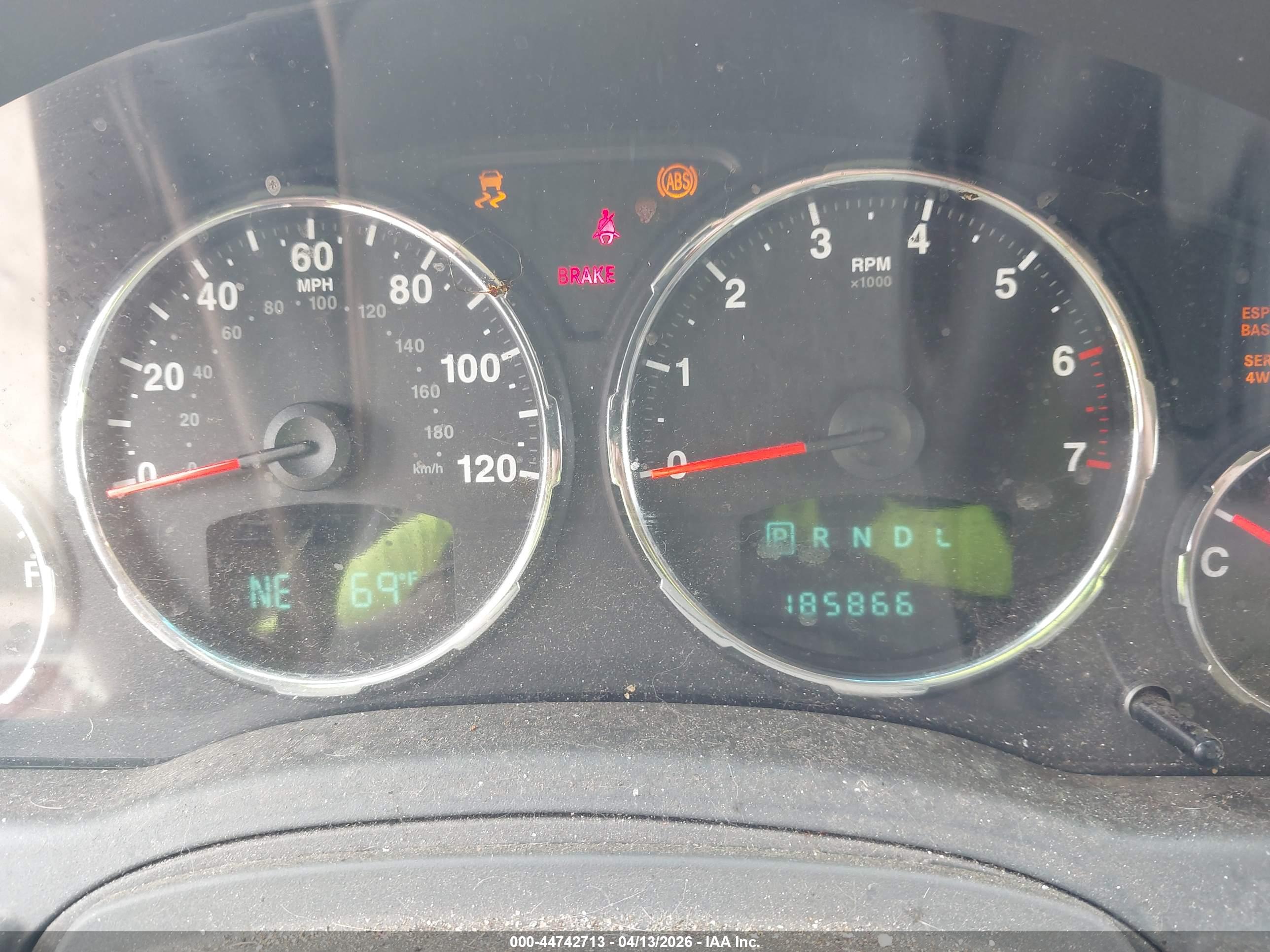 JEEP LIBERTY image 7