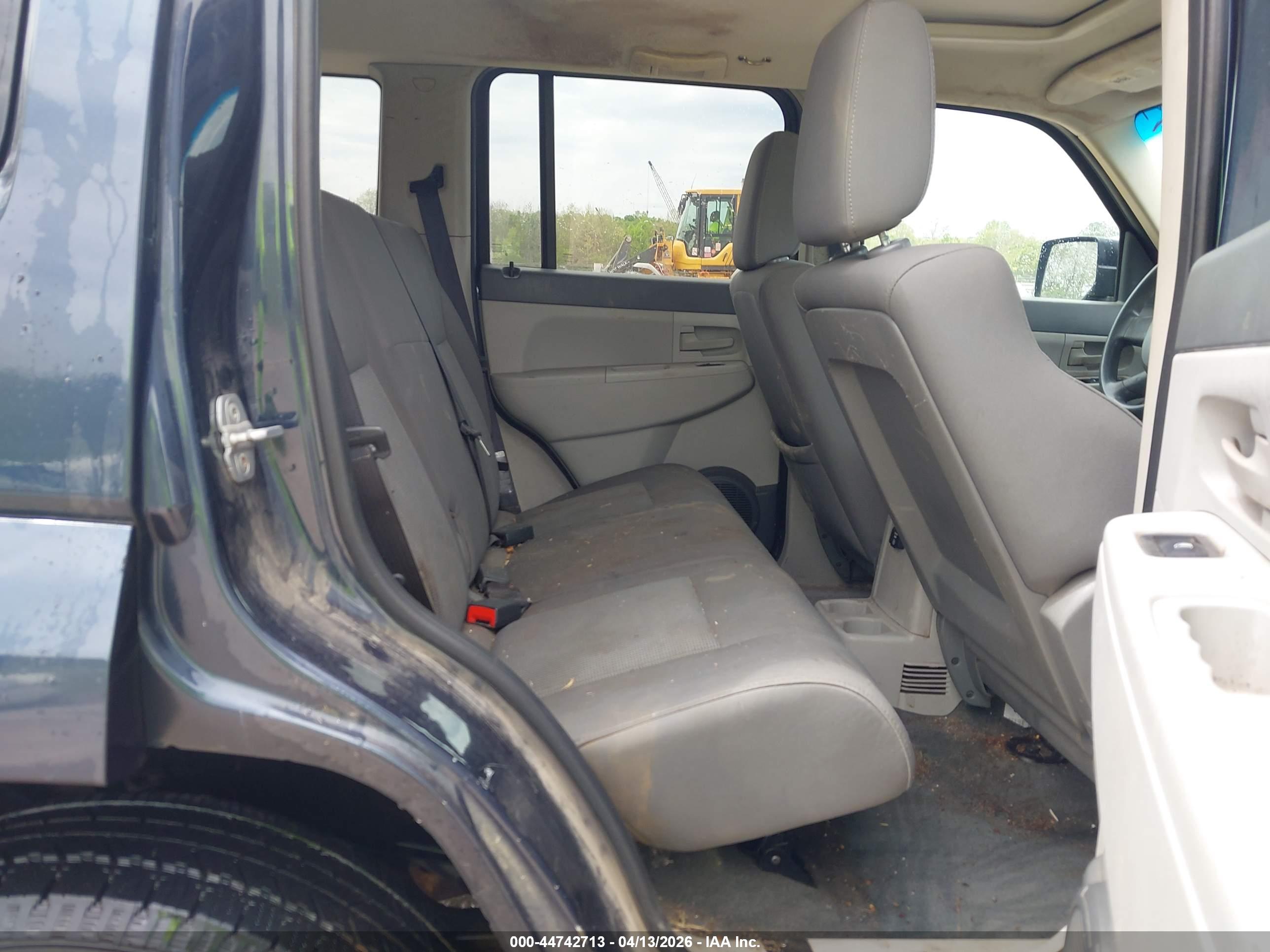 JEEP LIBERTY image 8