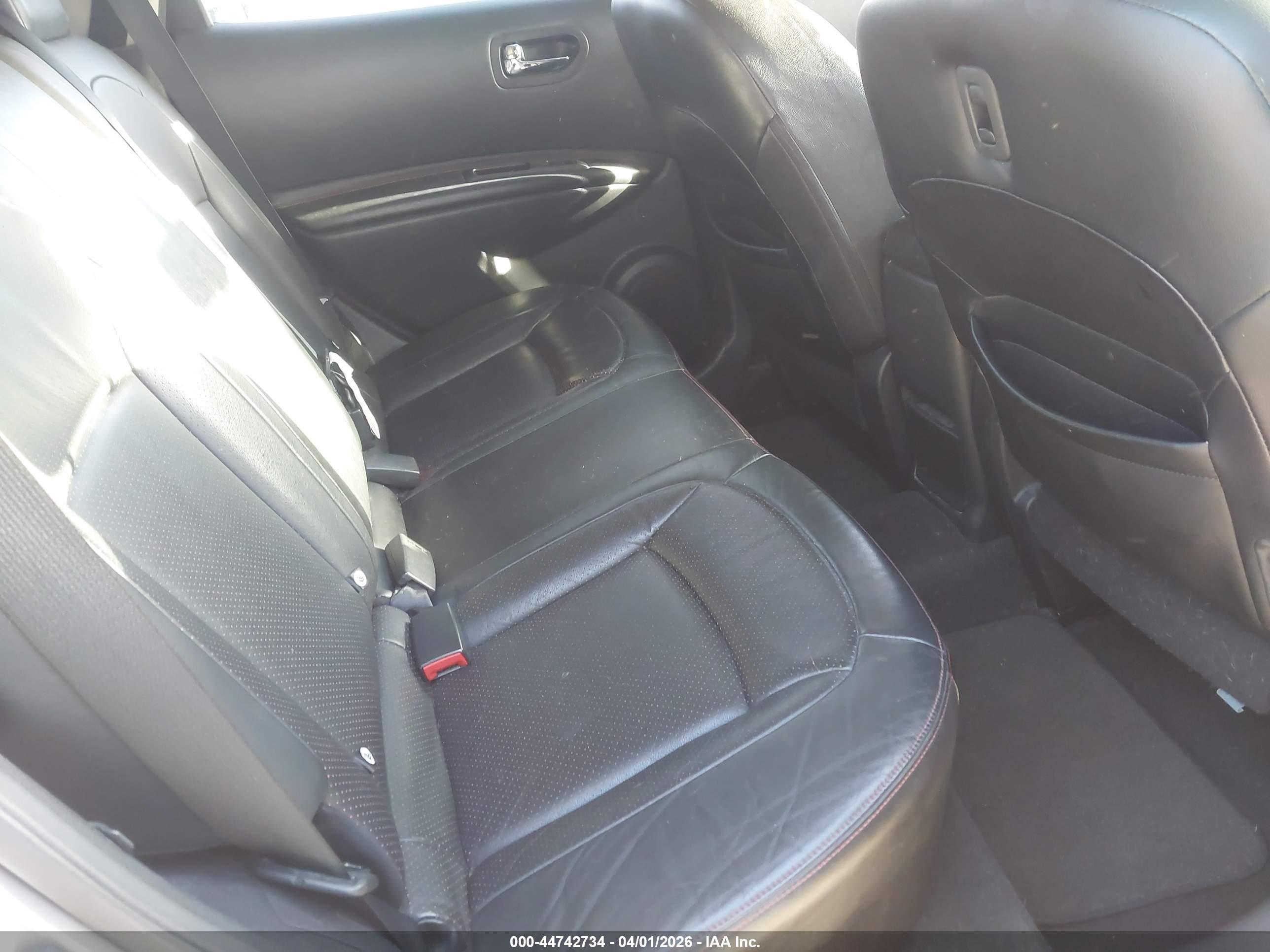 NISSAN ROGUE image 8