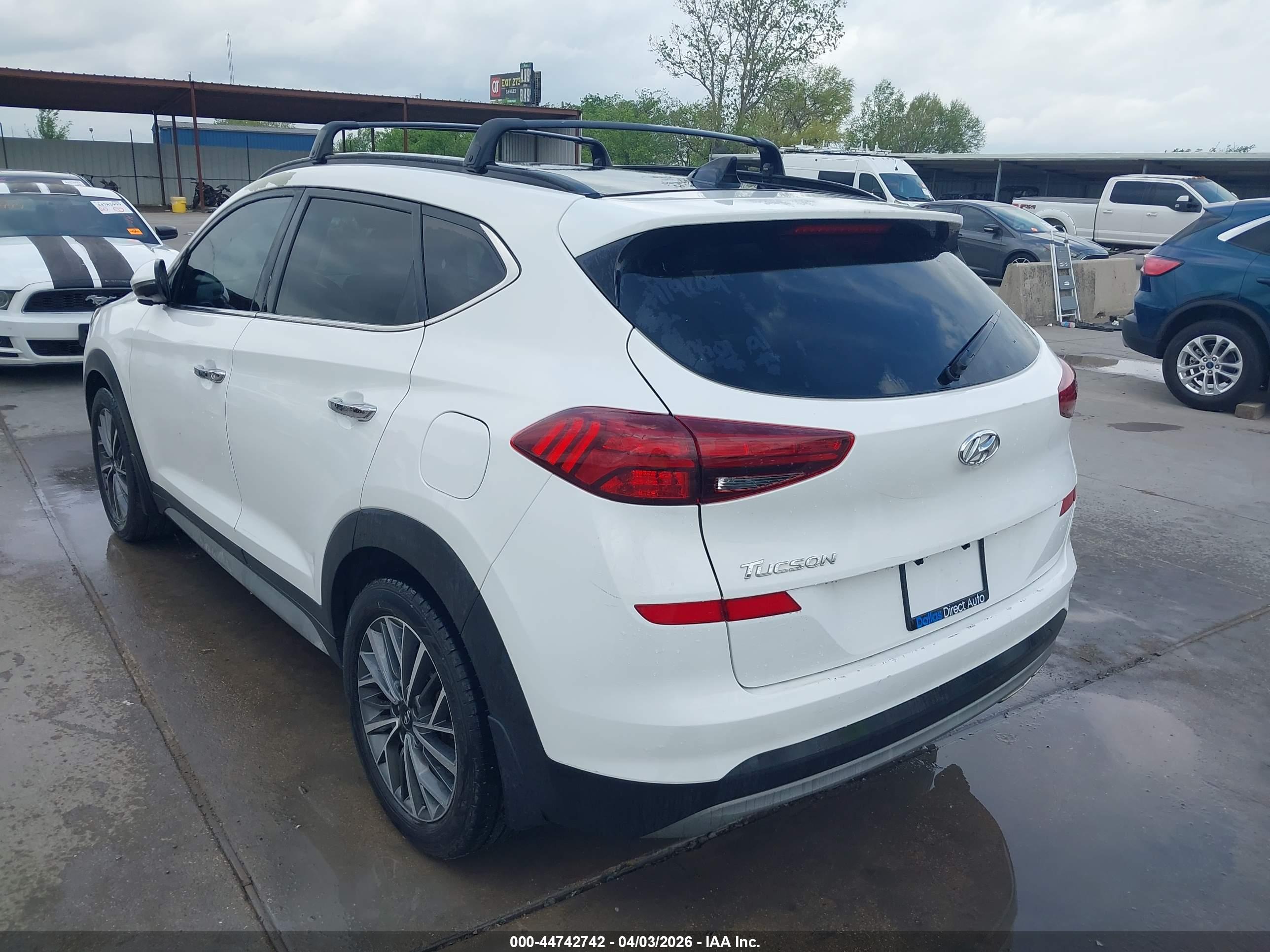 HYUNDAI TUCSON image 3