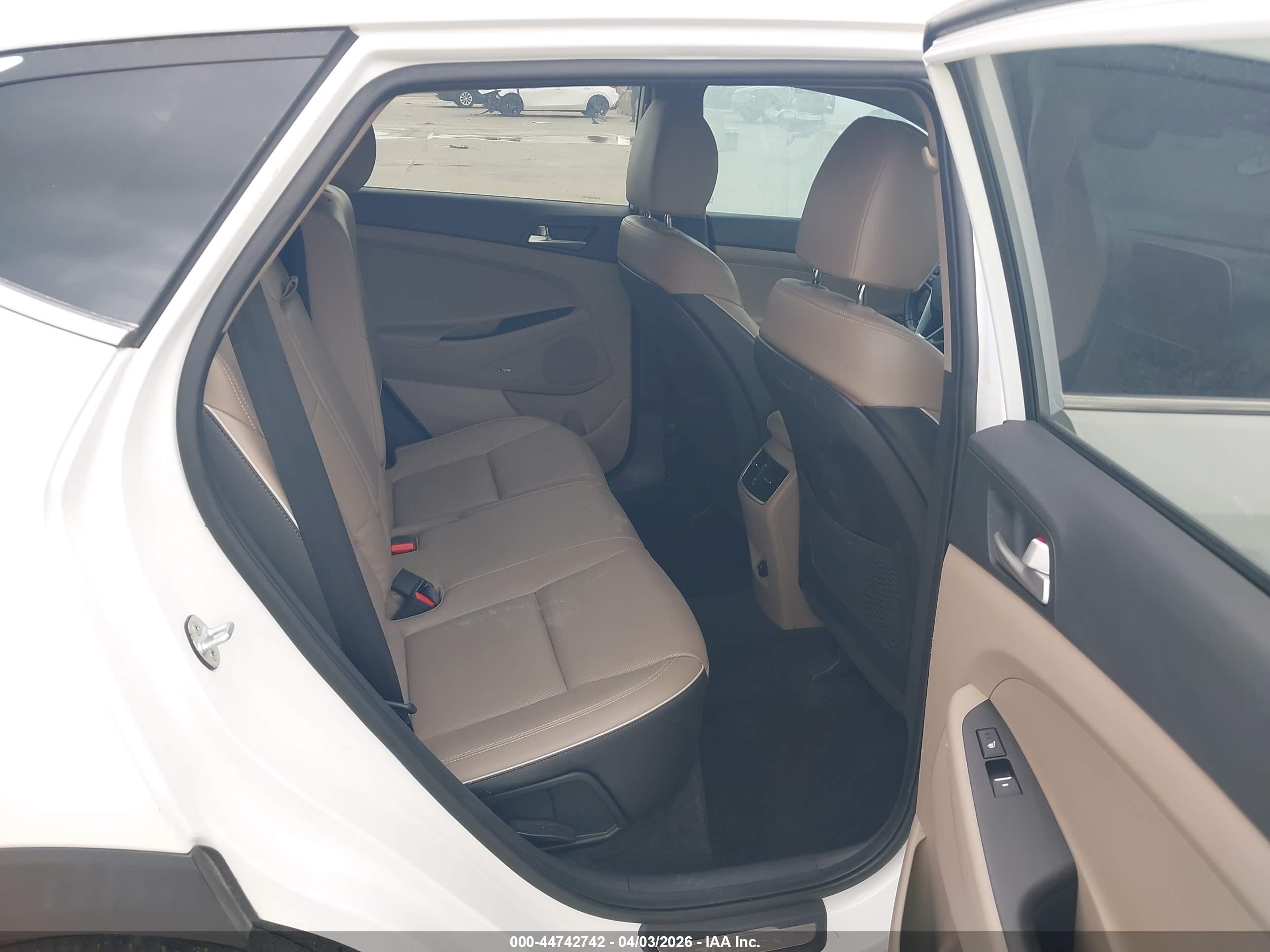 HYUNDAI TUCSON image 8