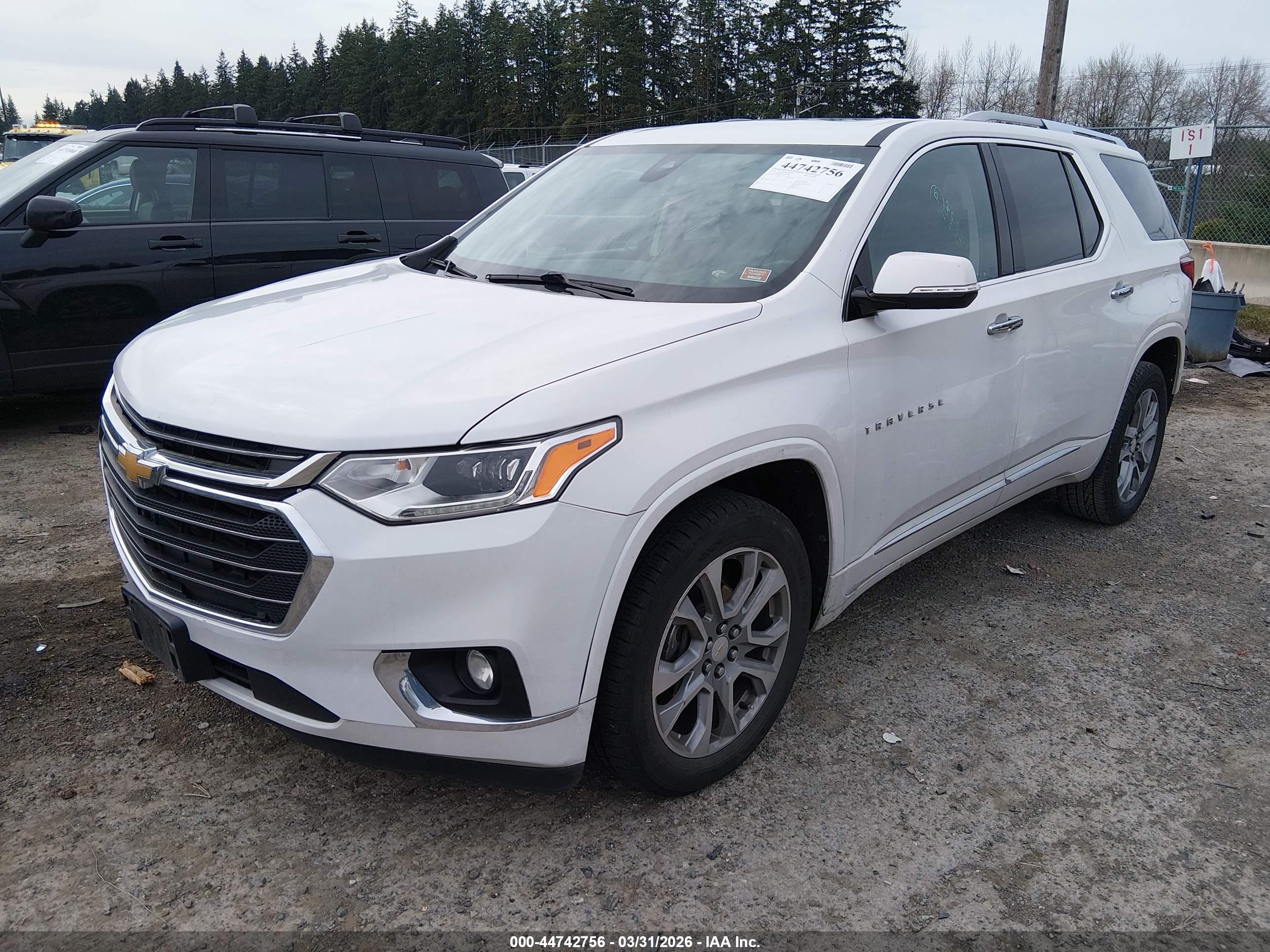 CHEVROLET TRAVERSE image 2