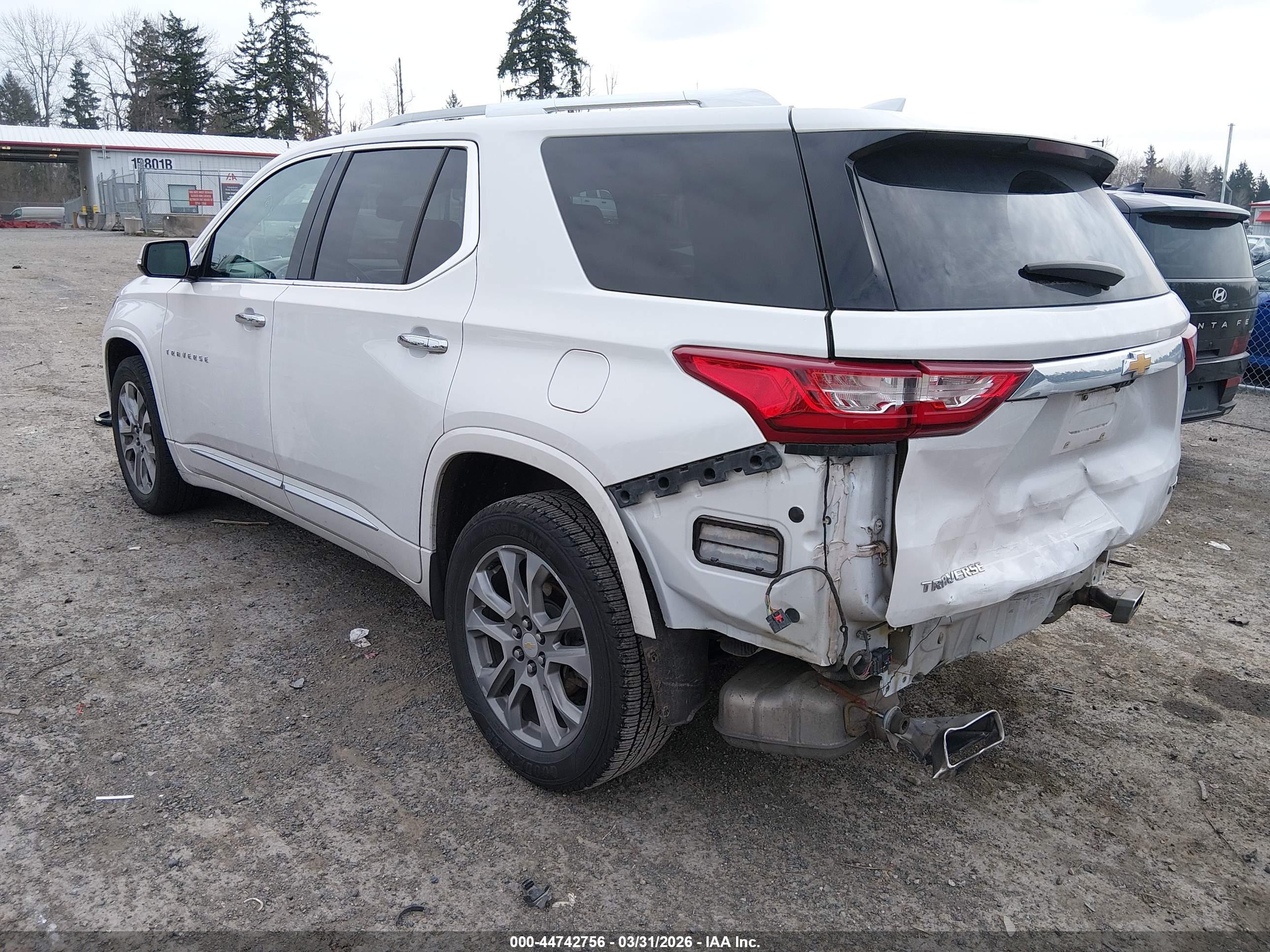 CHEVROLET TRAVERSE image 3