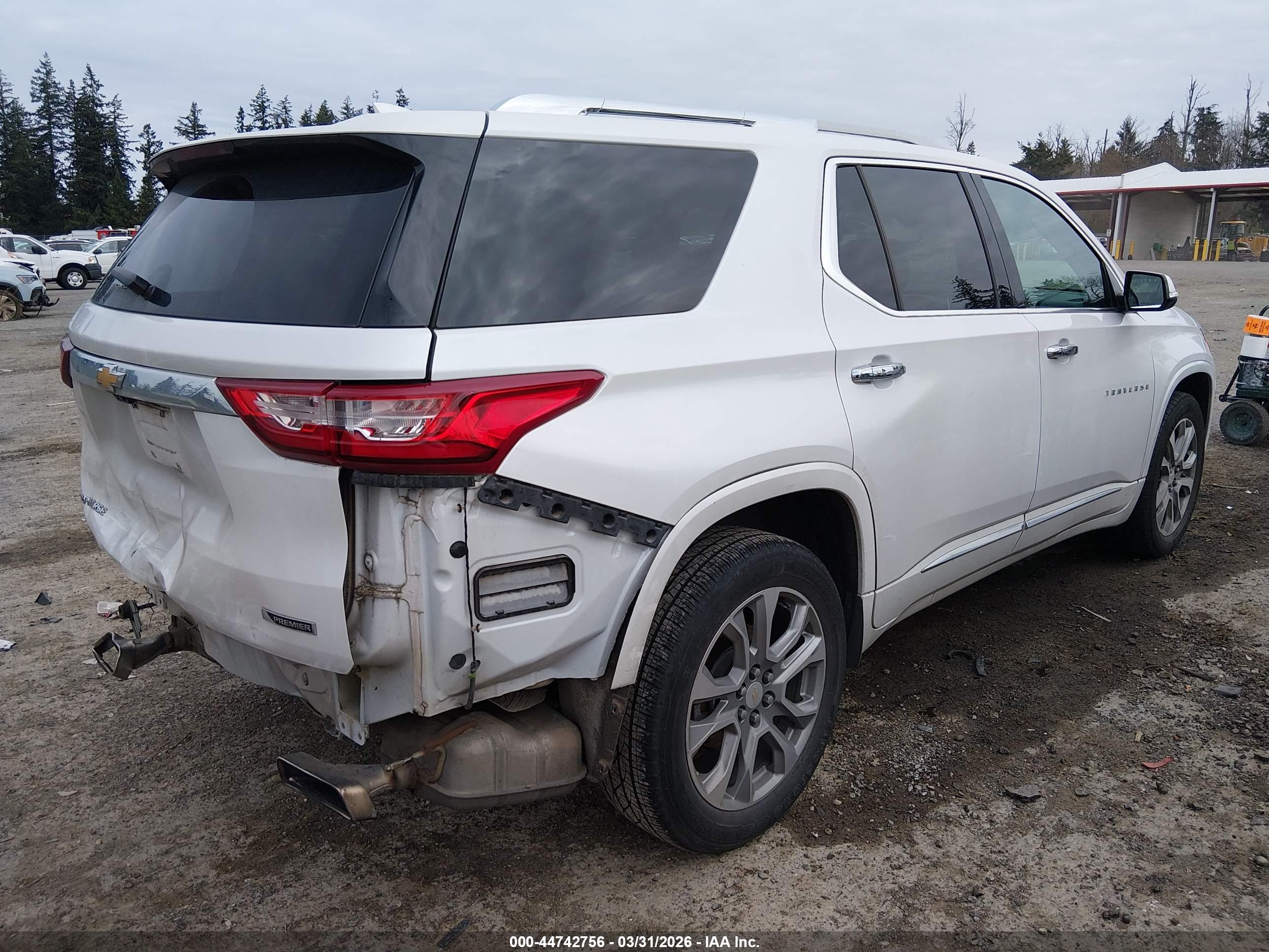 CHEVROLET TRAVERSE image 4
