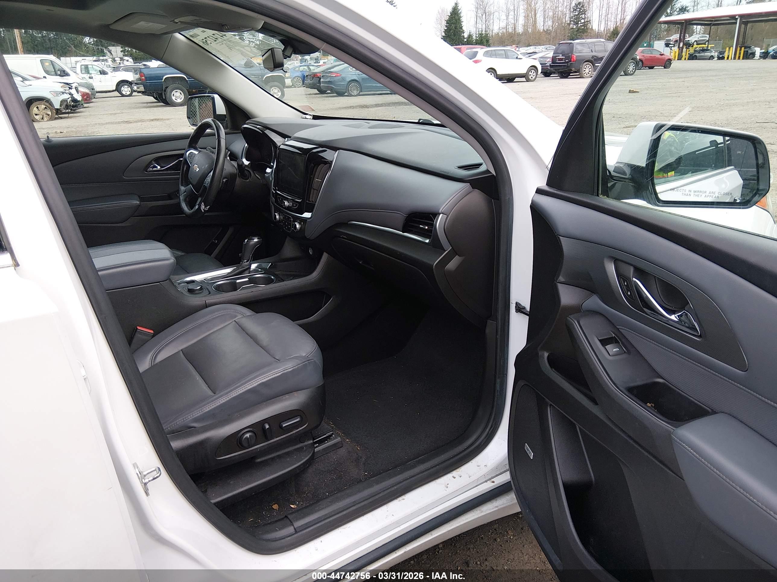 CHEVROLET TRAVERSE image 5