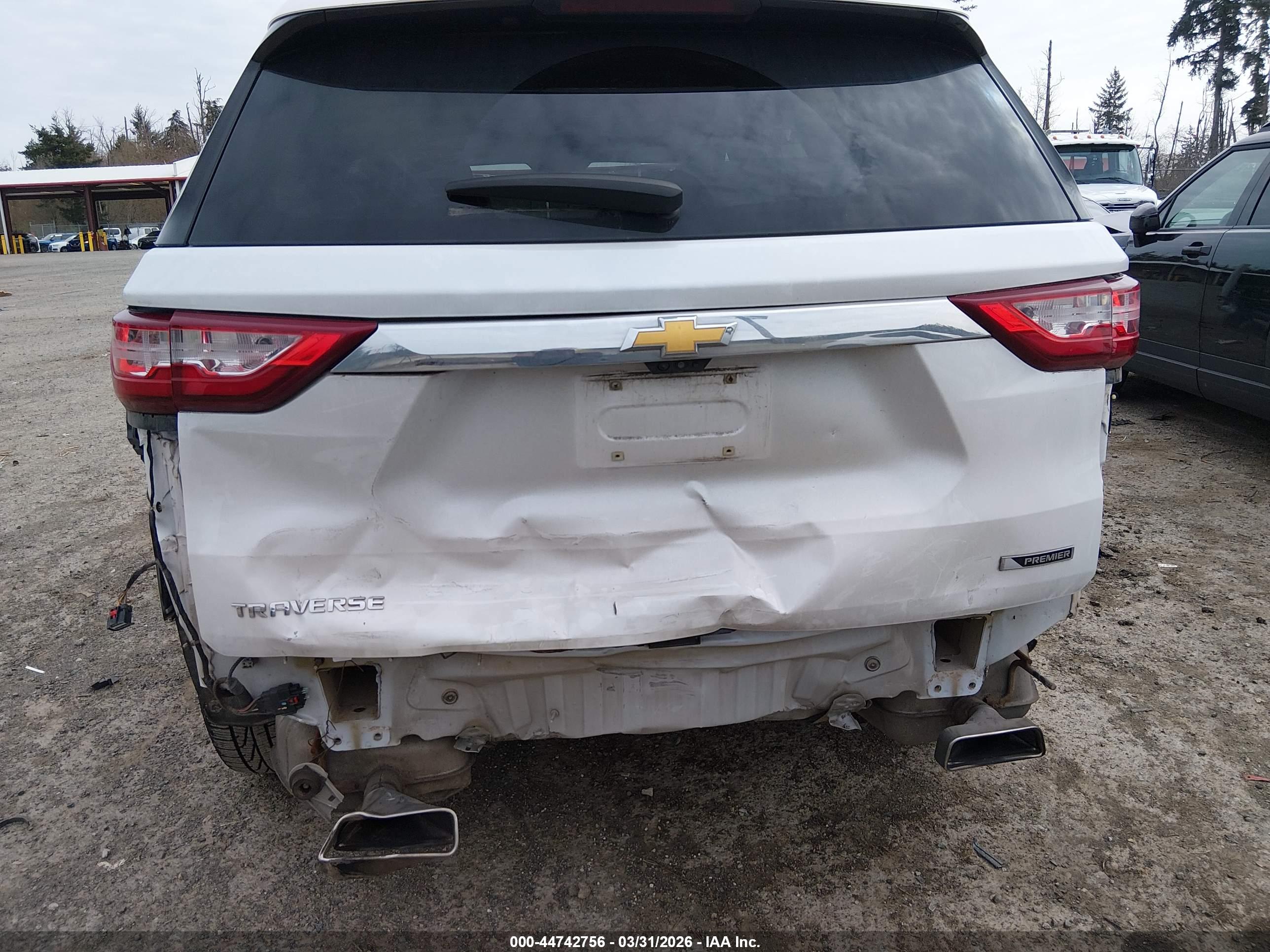 CHEVROLET TRAVERSE image 6