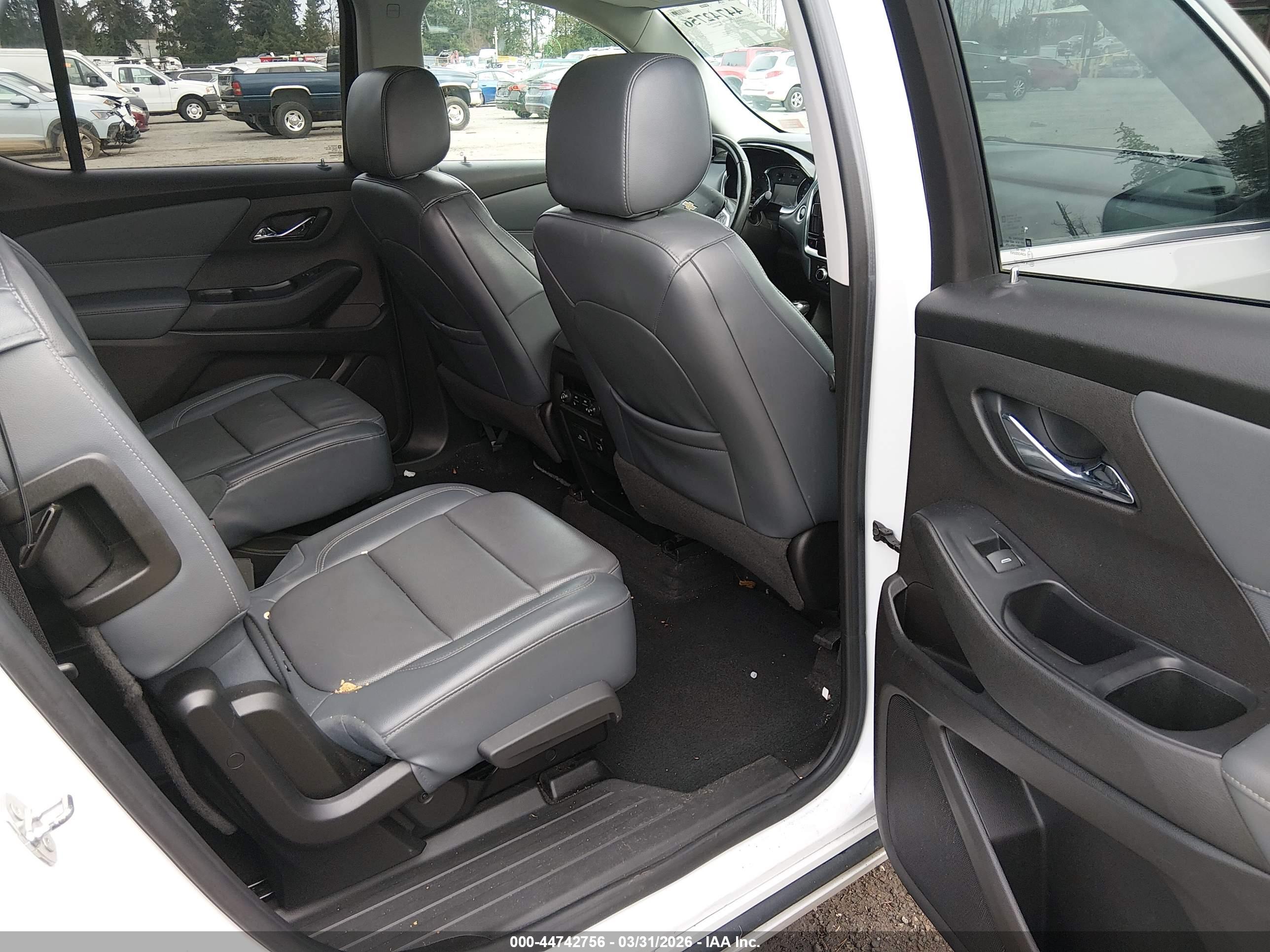 CHEVROLET TRAVERSE image 8