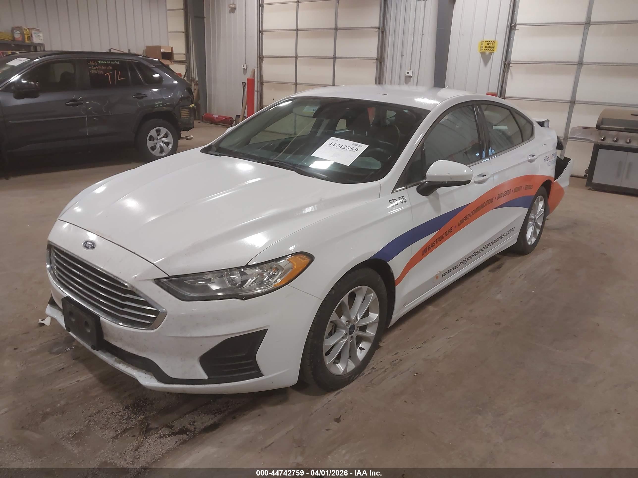 FORD FUSION image 2