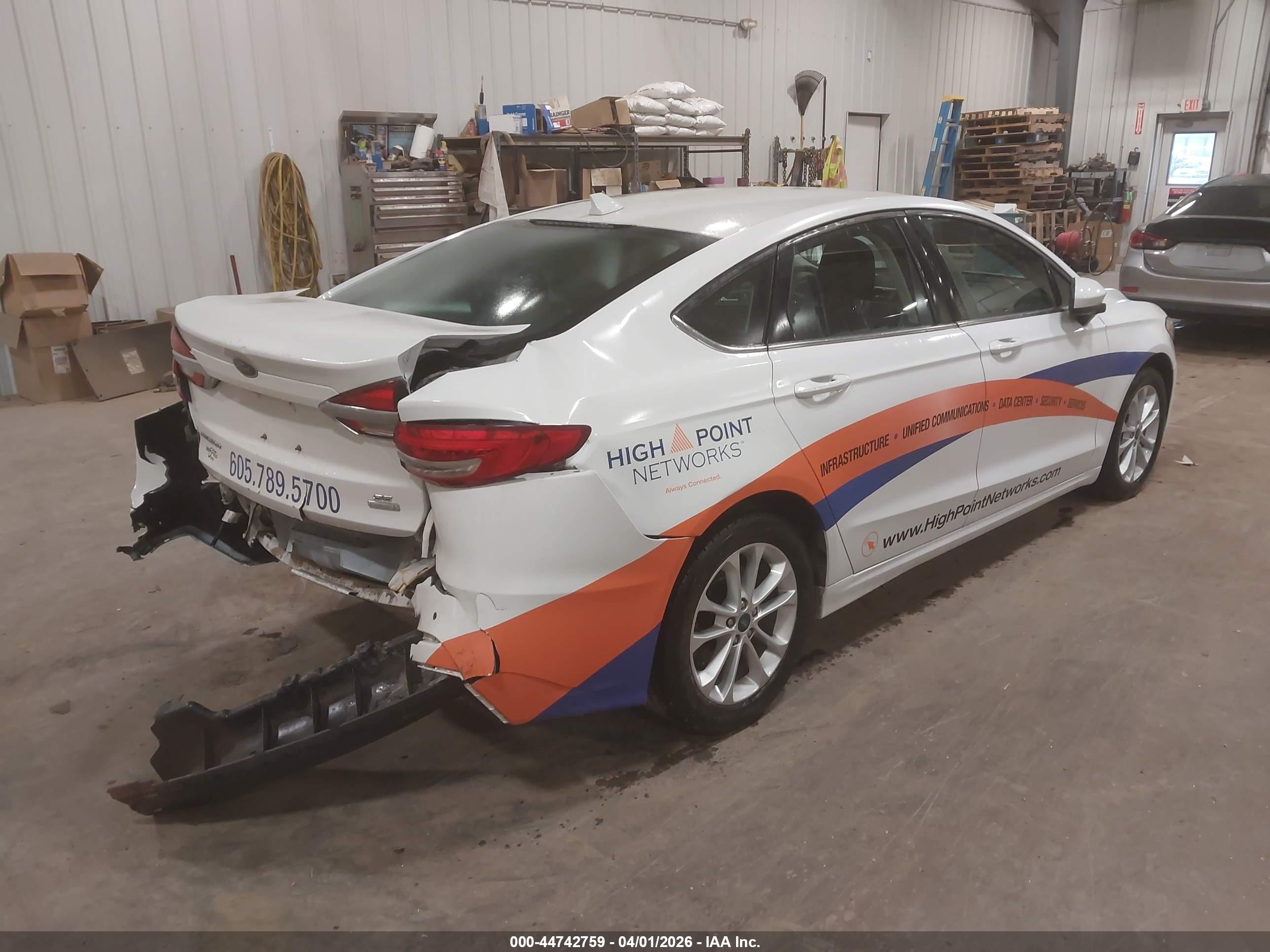 FORD FUSION image 4