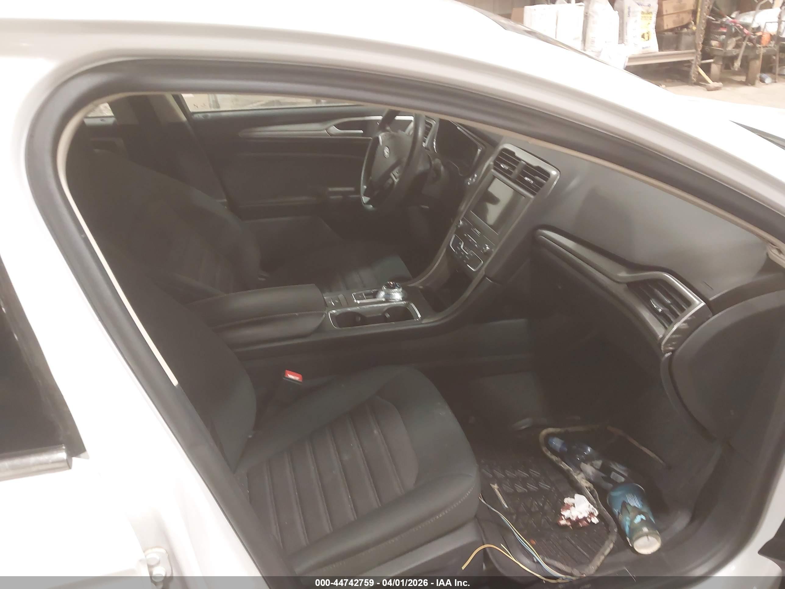 FORD FUSION image 5