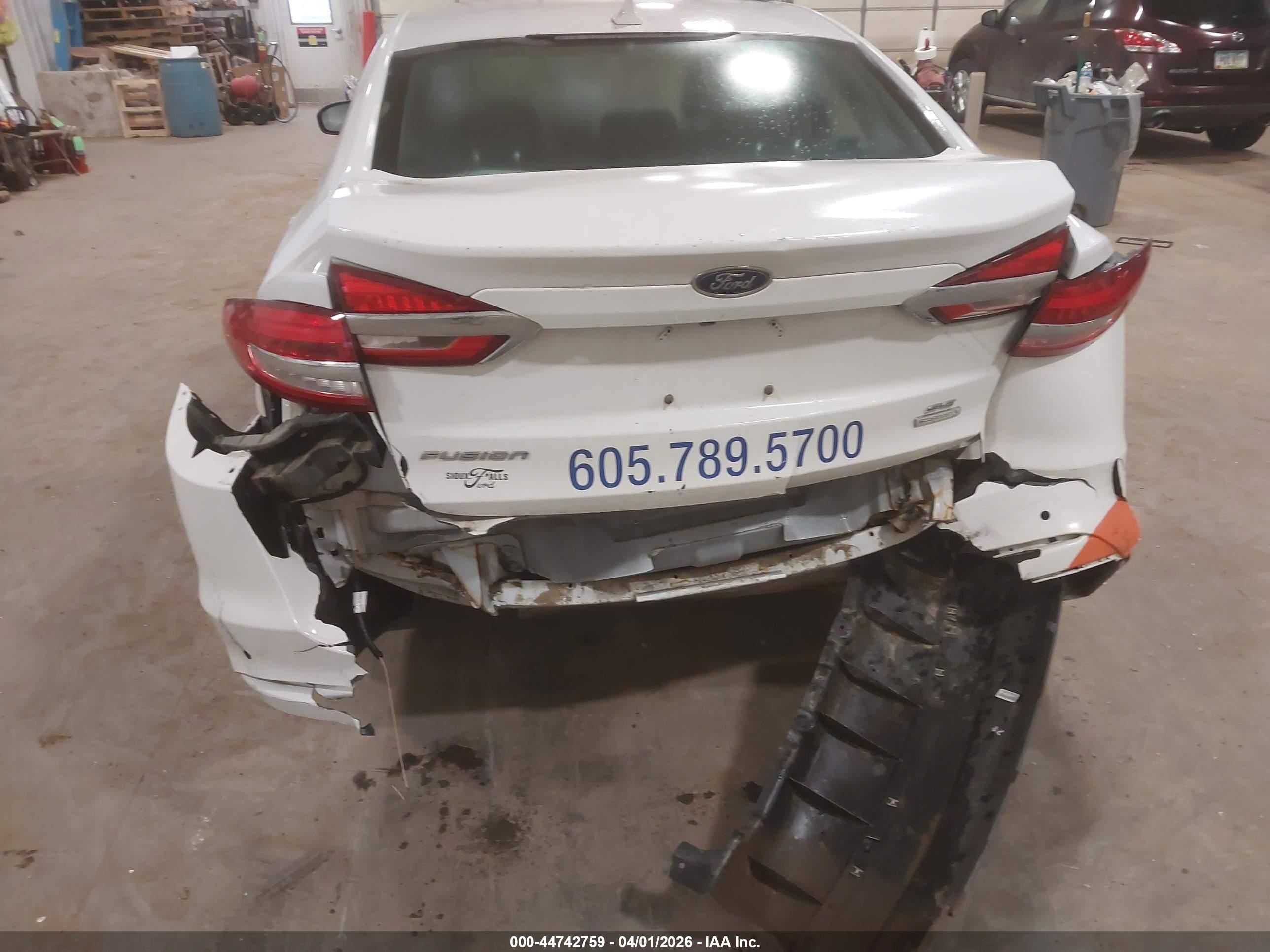 FORD FUSION image 6