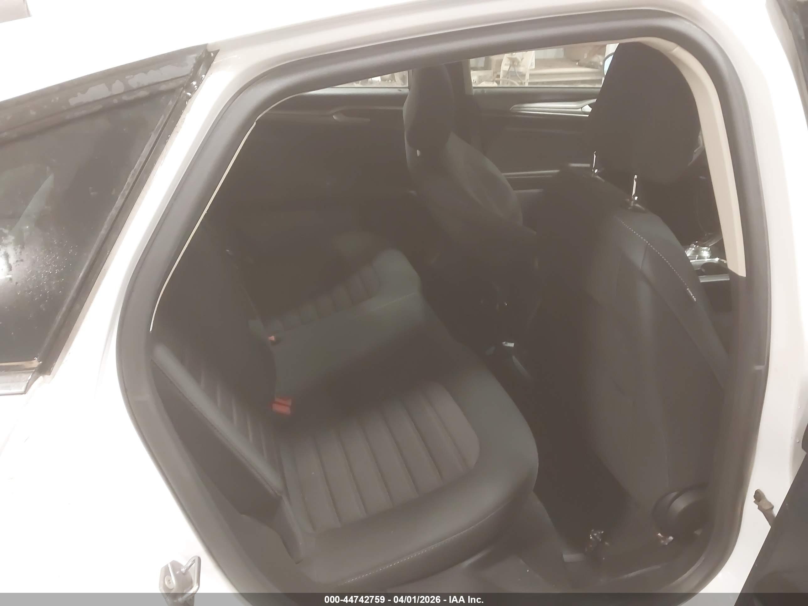 FORD FUSION image 8