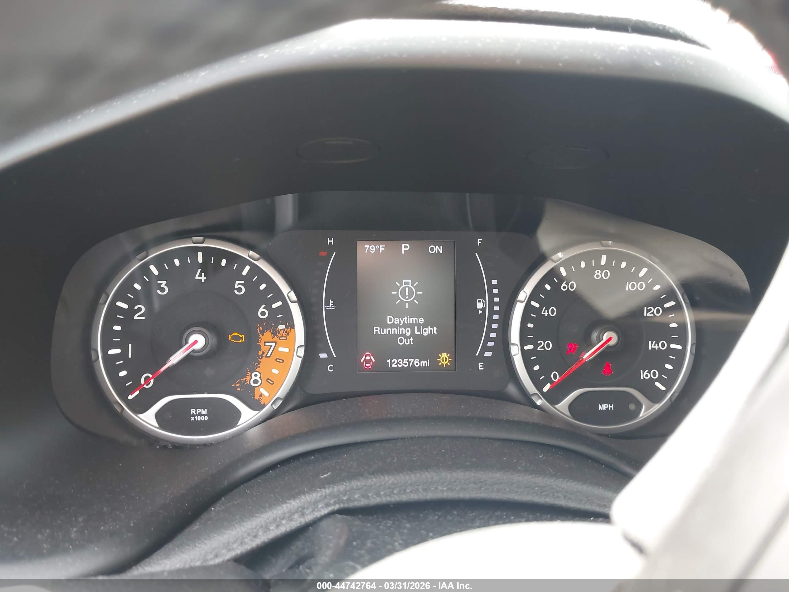 JEEP RENEGADE image 7