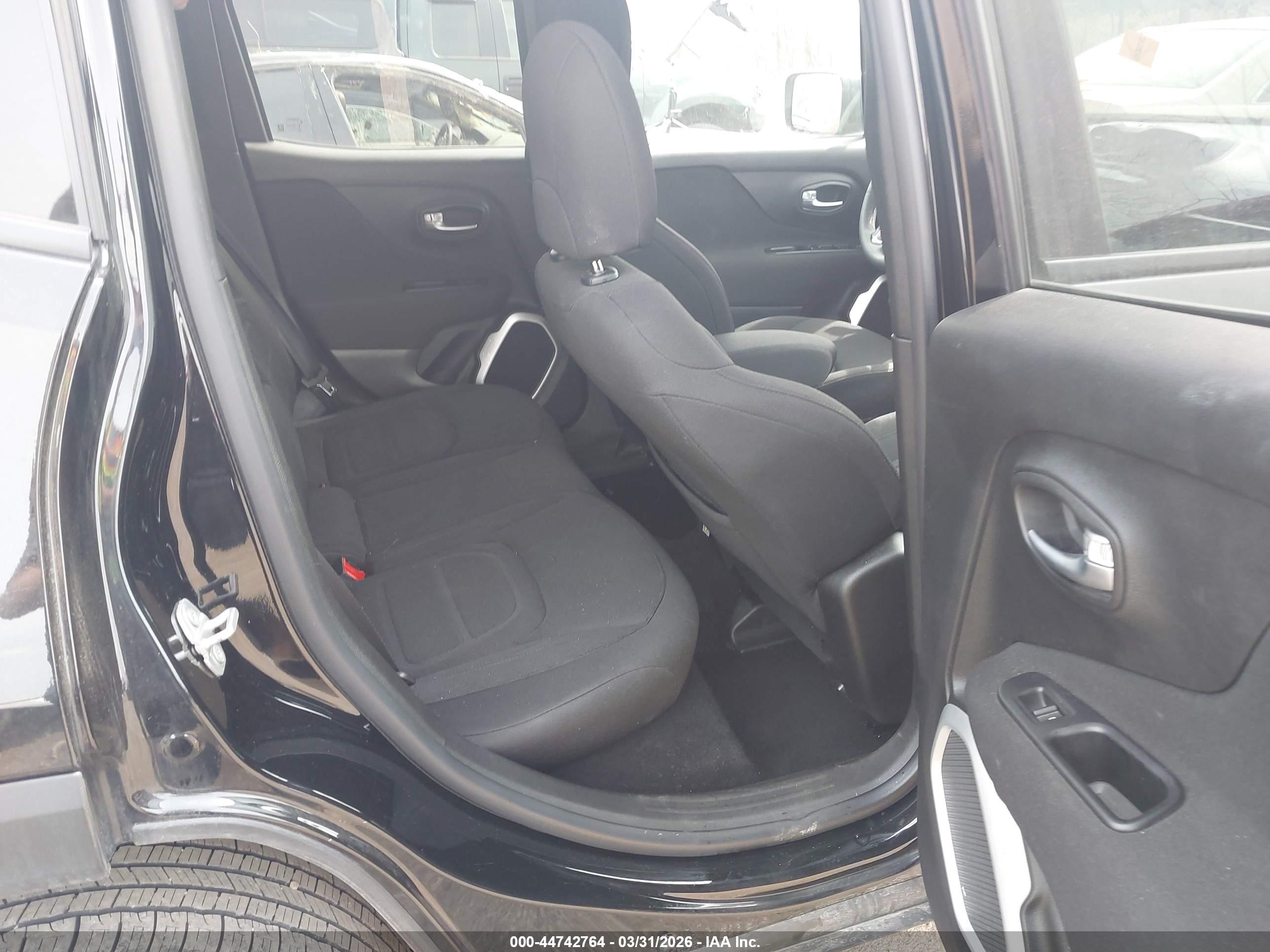 JEEP RENEGADE image 8