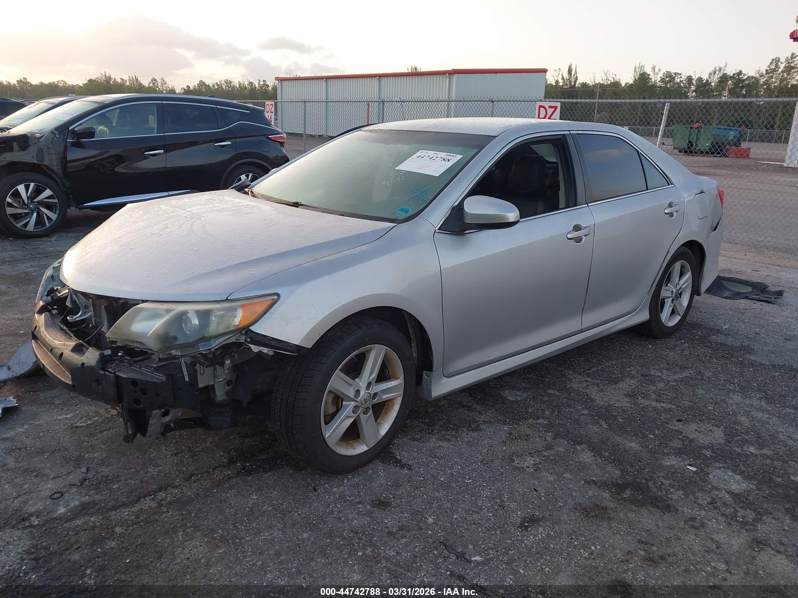 TOYOTA CAMRY image 2