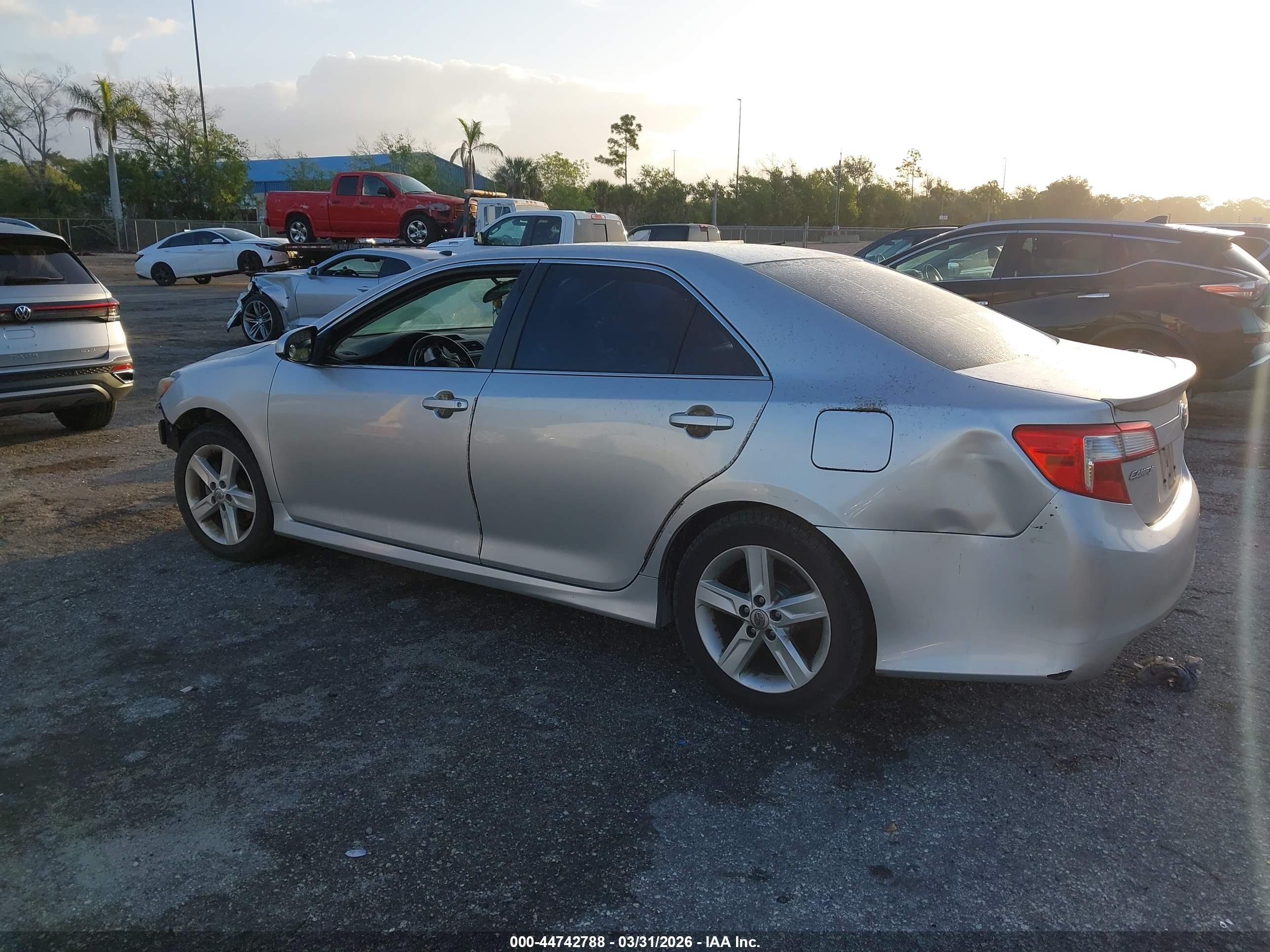 TOYOTA CAMRY image 3