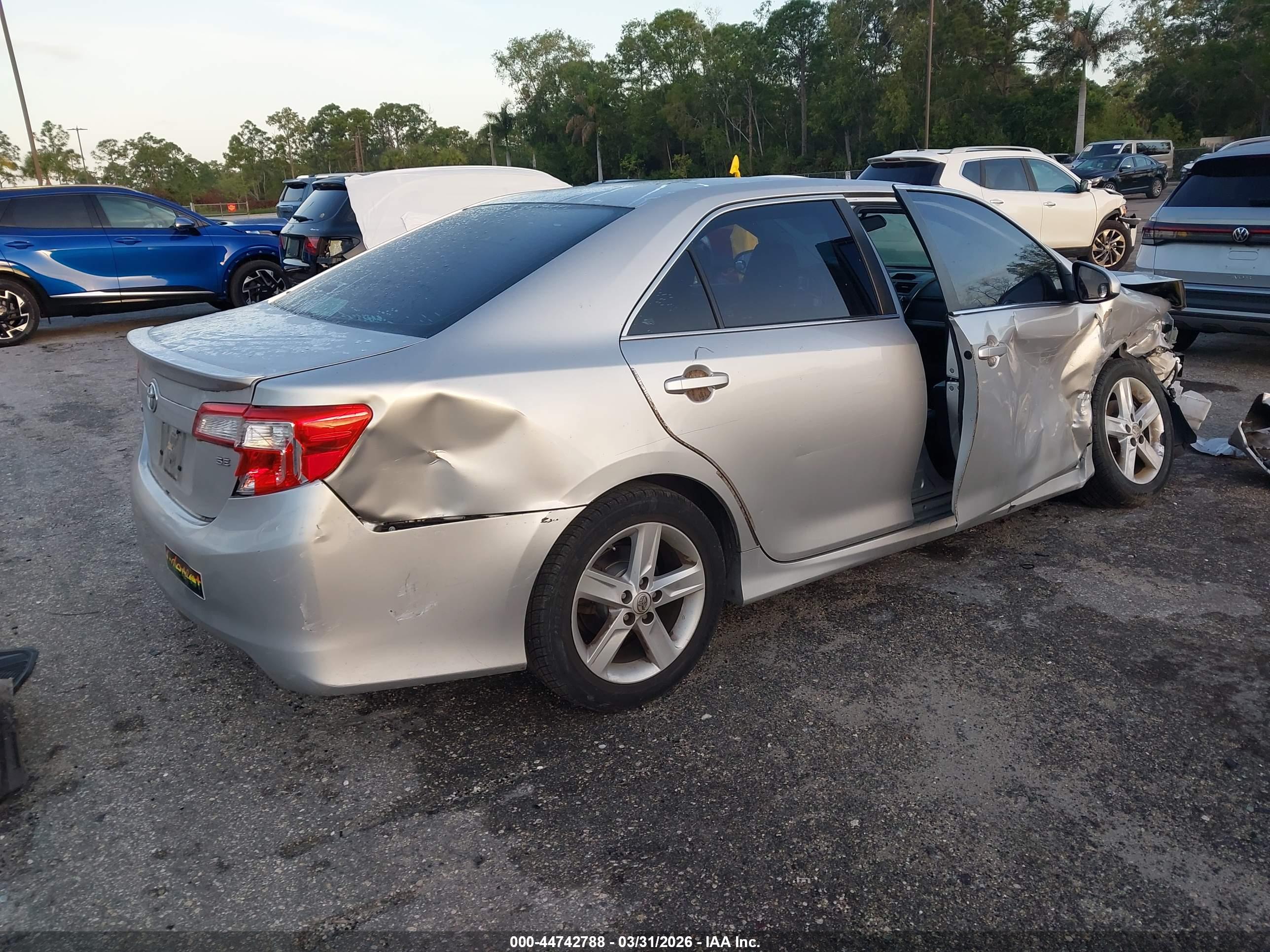 TOYOTA CAMRY image 4