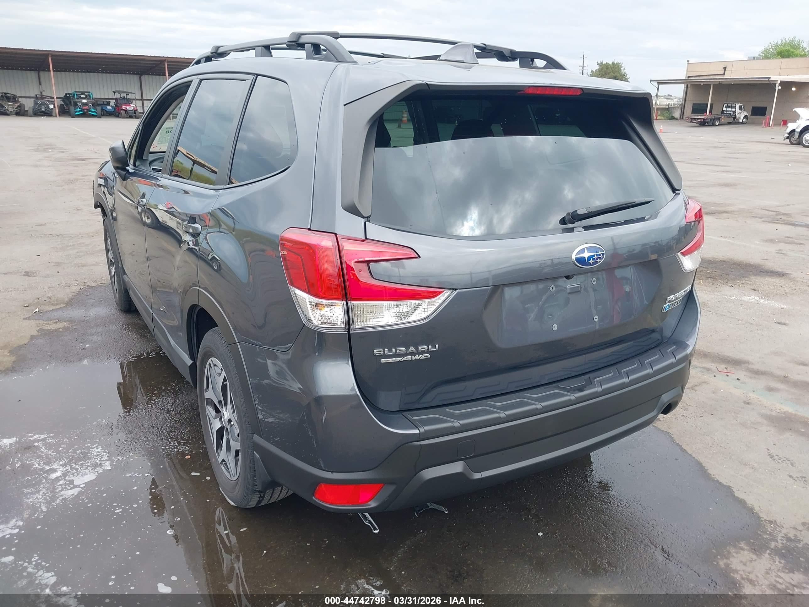 SUBARU FORESTER image 3