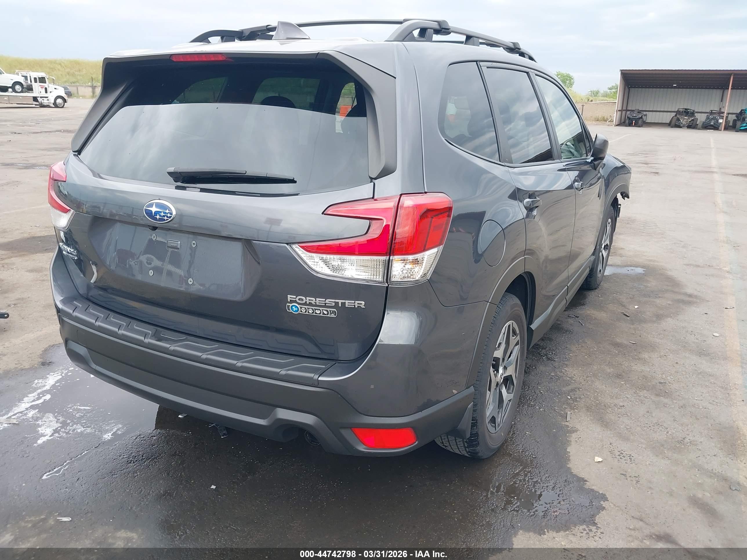 SUBARU FORESTER image 4