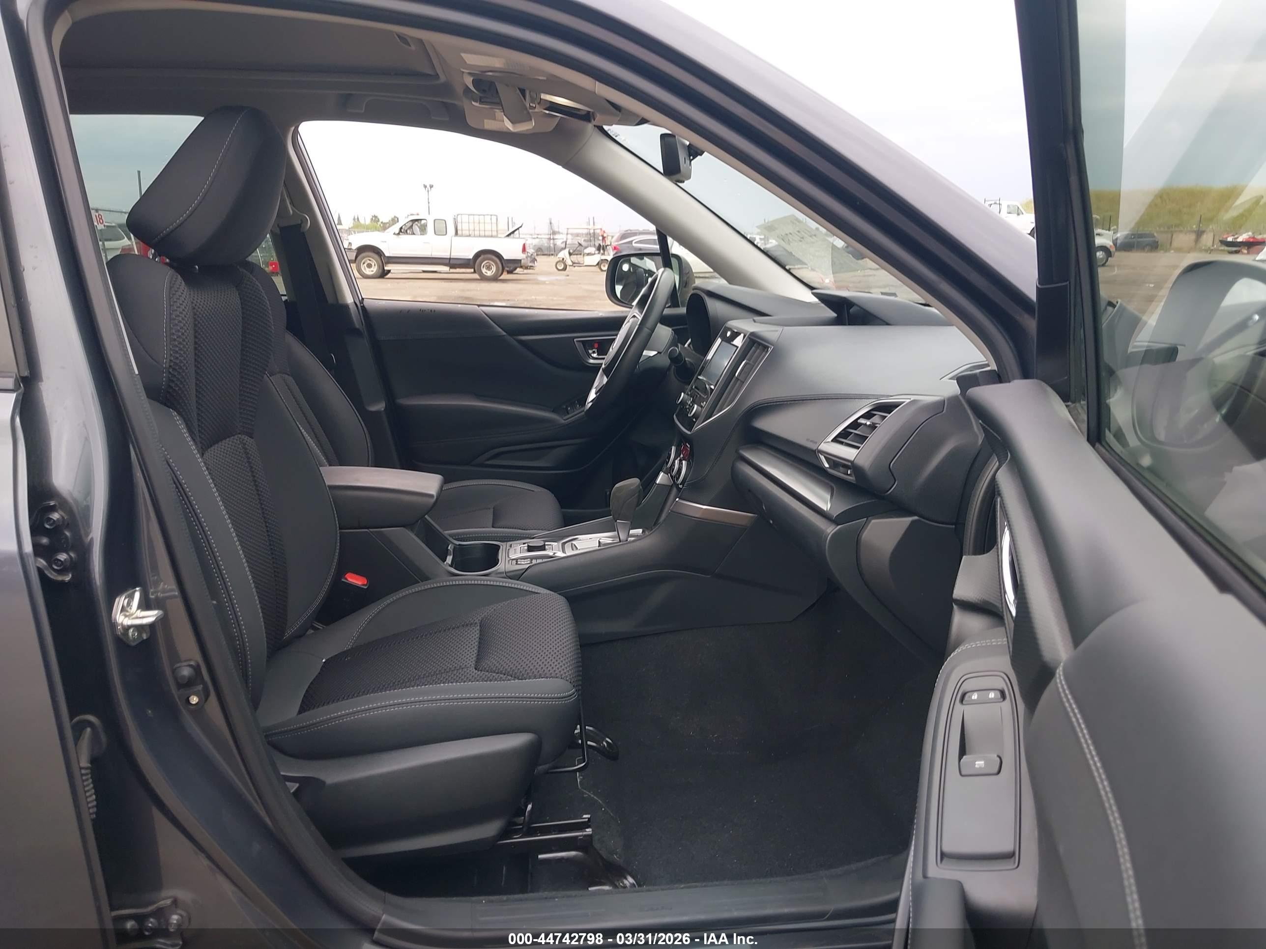 SUBARU FORESTER image 5