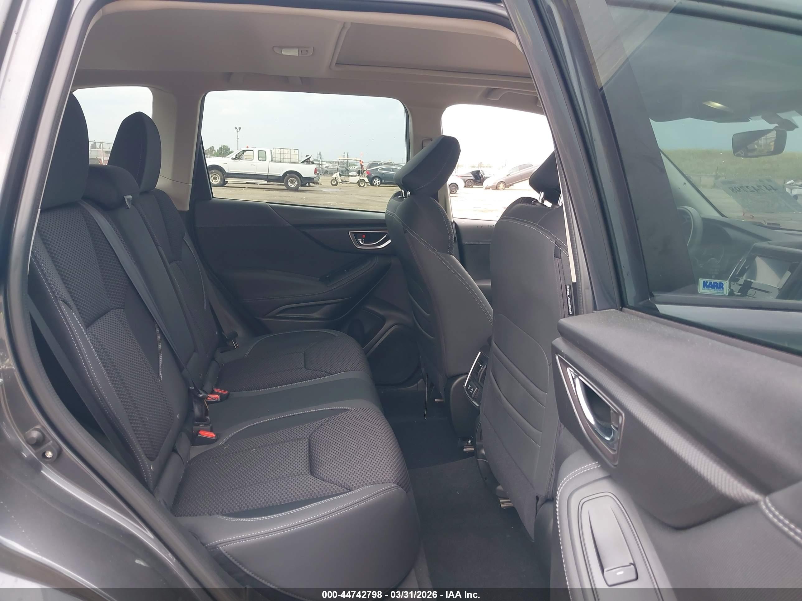 SUBARU FORESTER image 8