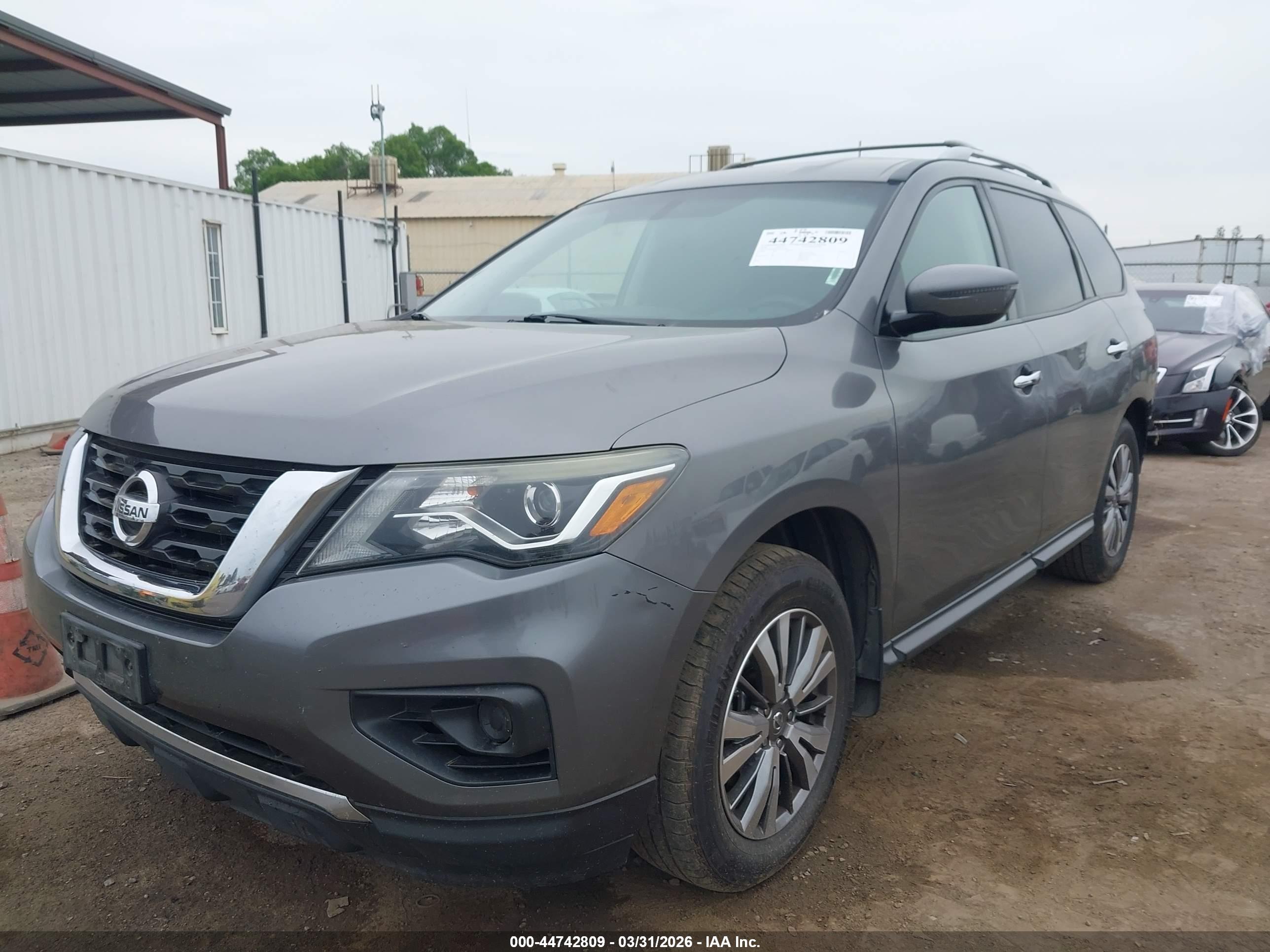 NISSAN PATHFINDER image 2