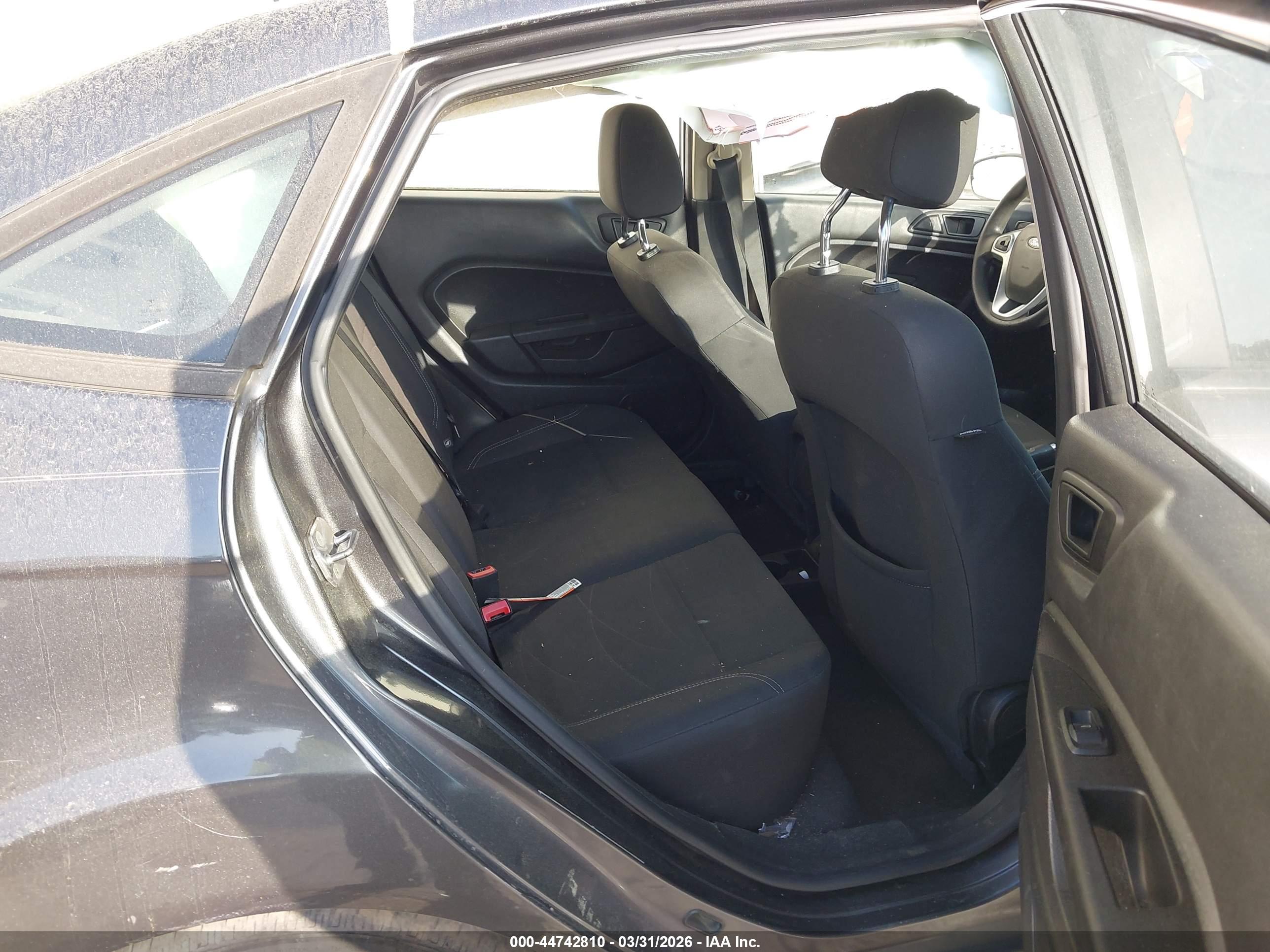 FORD FIESTA image 8