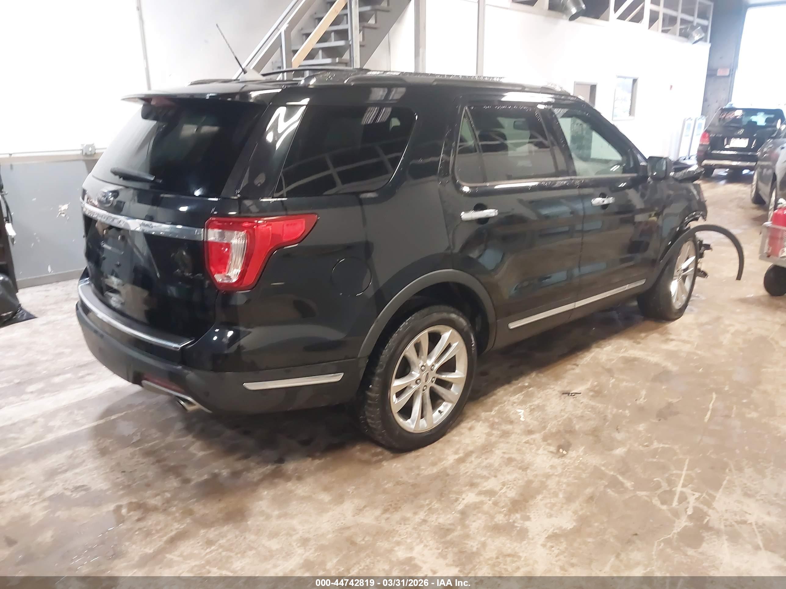 FORD EXPLORER image 4