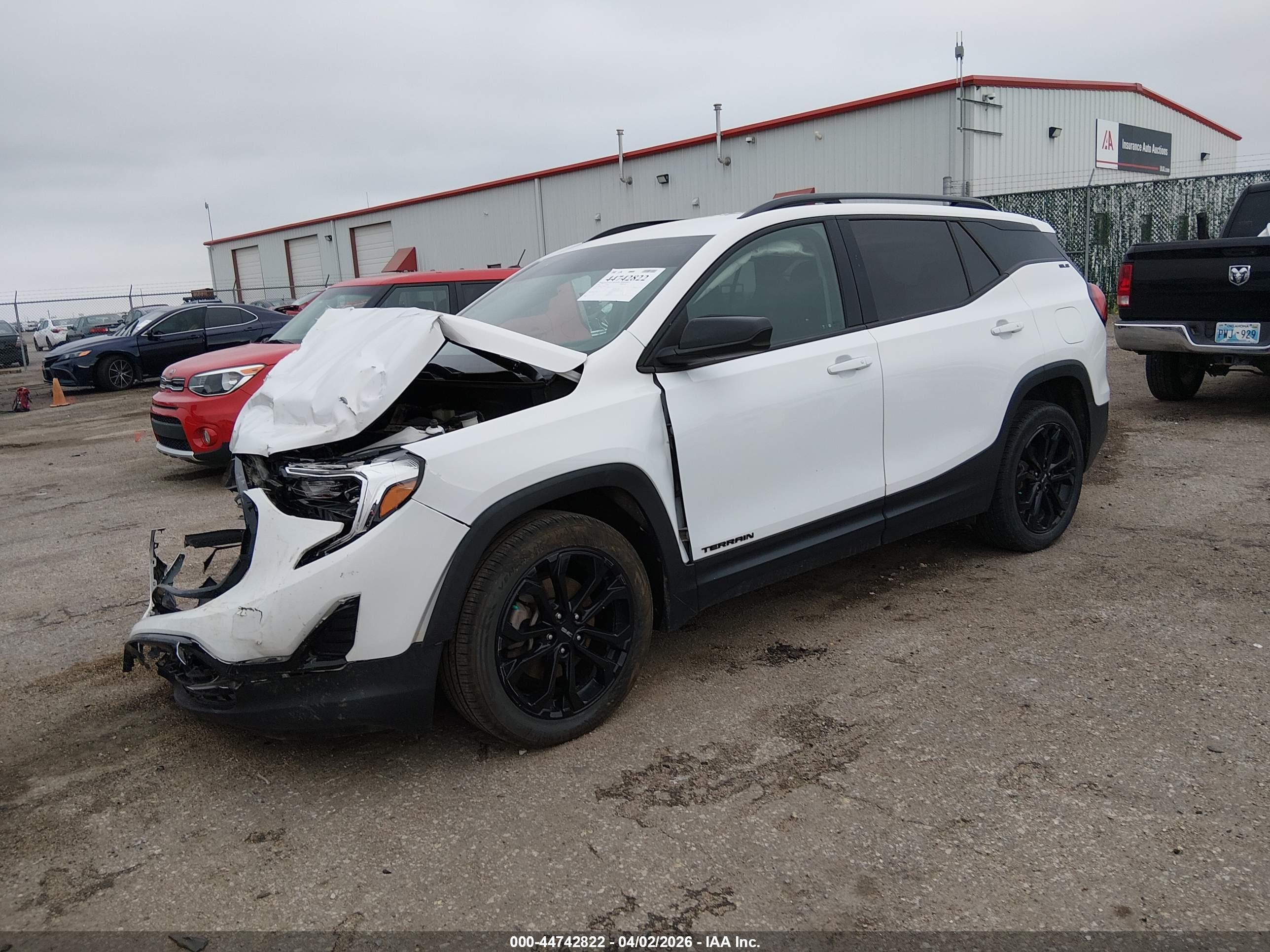 GMC TERRAIN image 2
