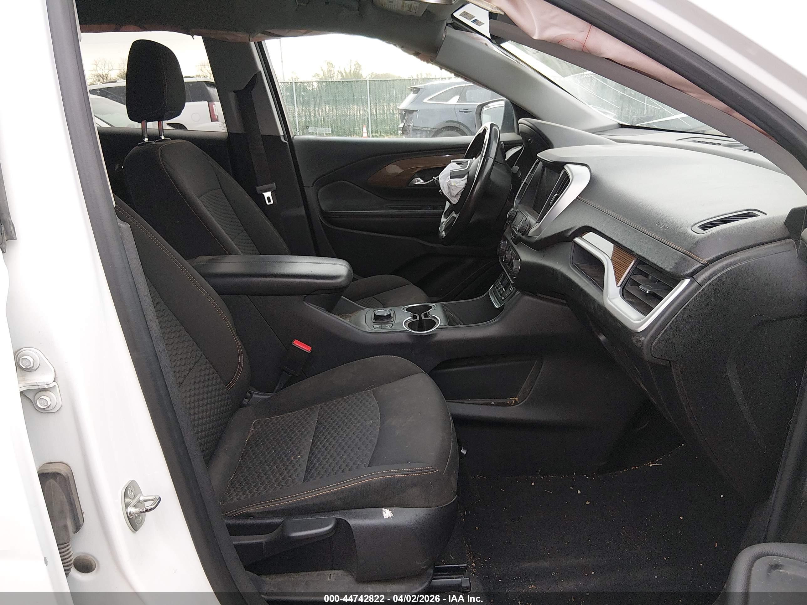 GMC TERRAIN image 5