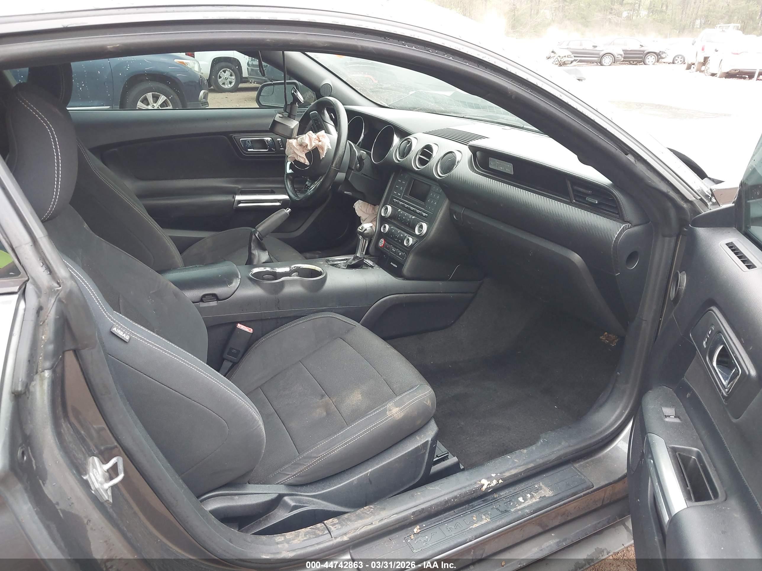 FORD MUSTANG image 5