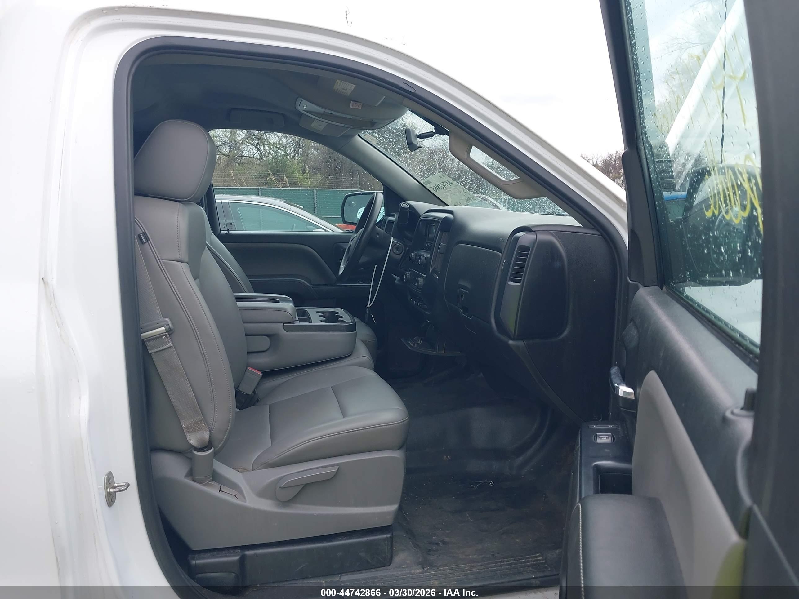 CHEVROLET SILVERADO image 5