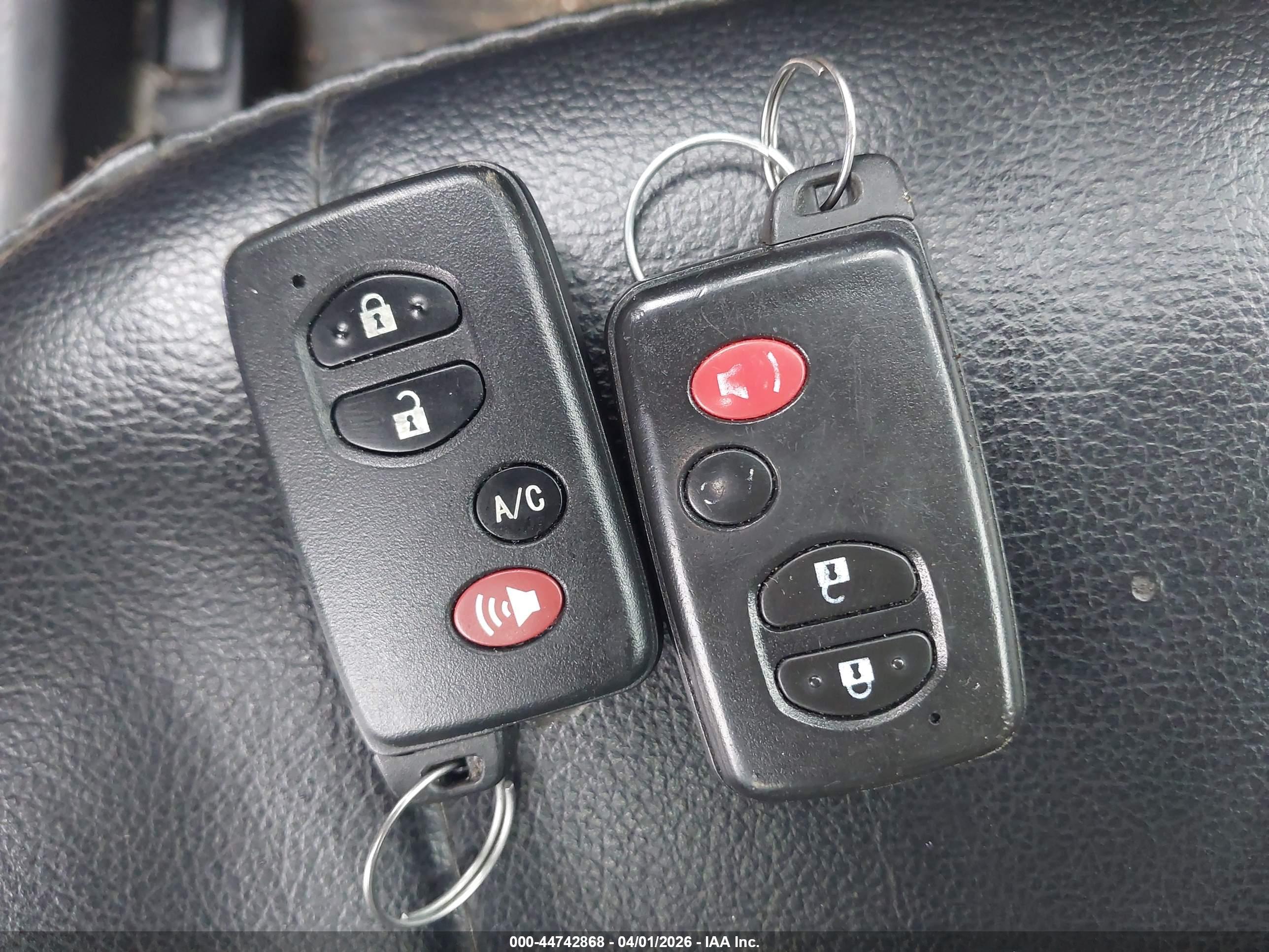 TOYOTA PRIUS image 11