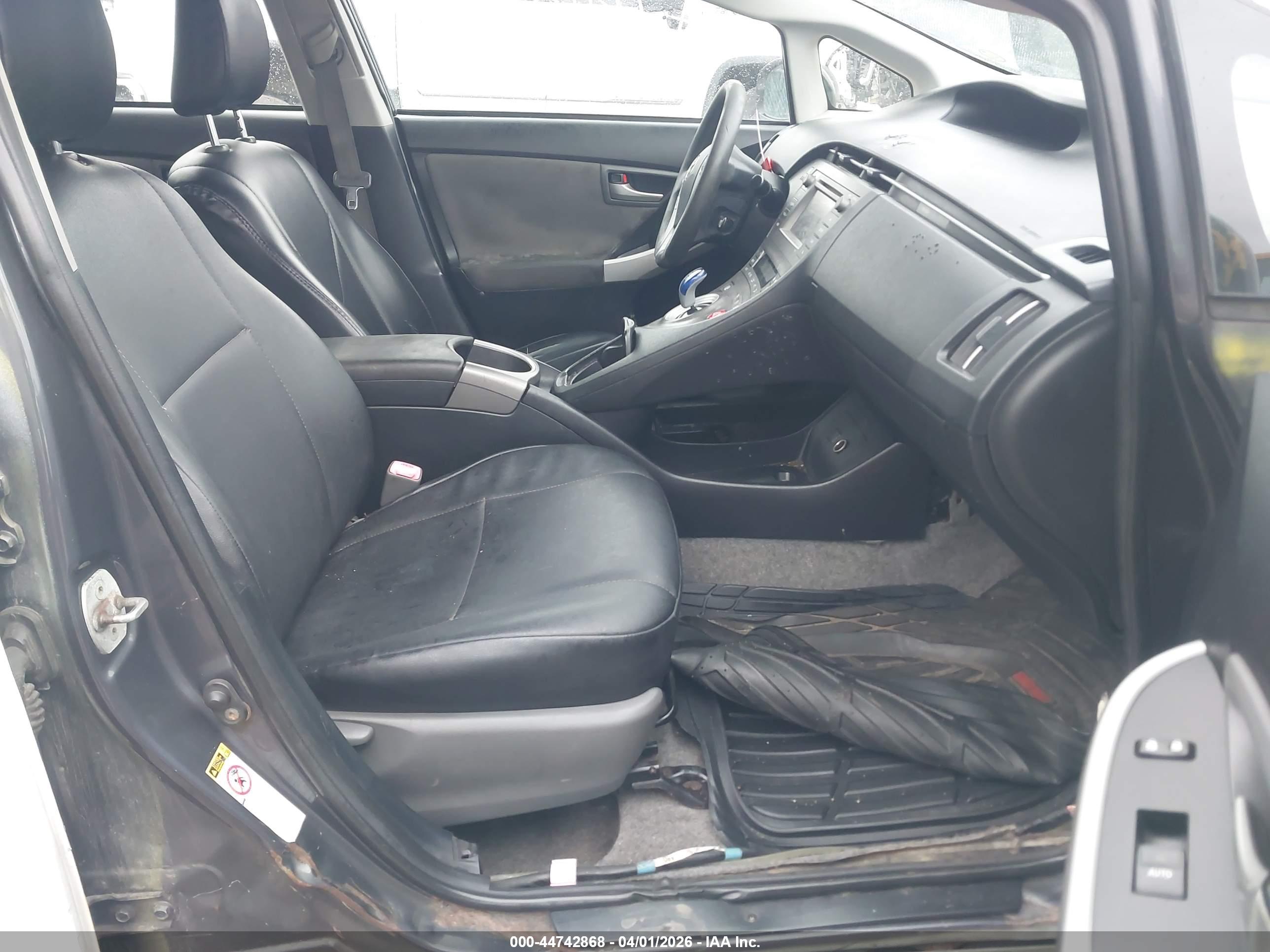 TOYOTA PRIUS image 5