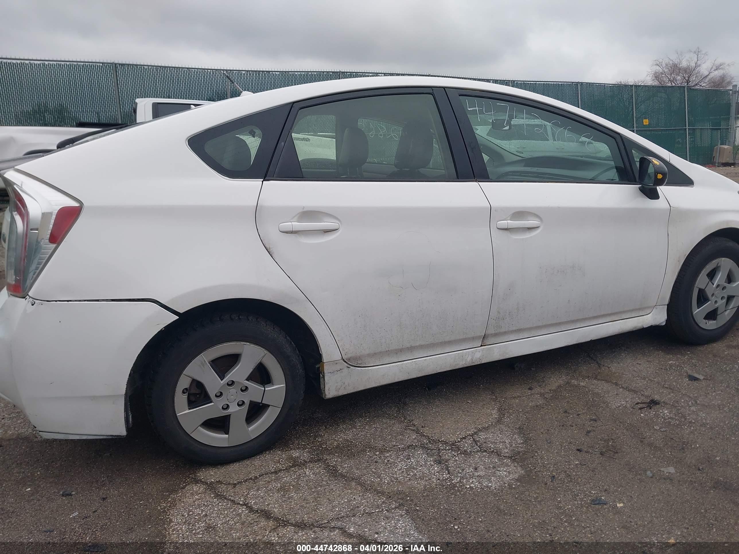 TOYOTA PRIUS image 6