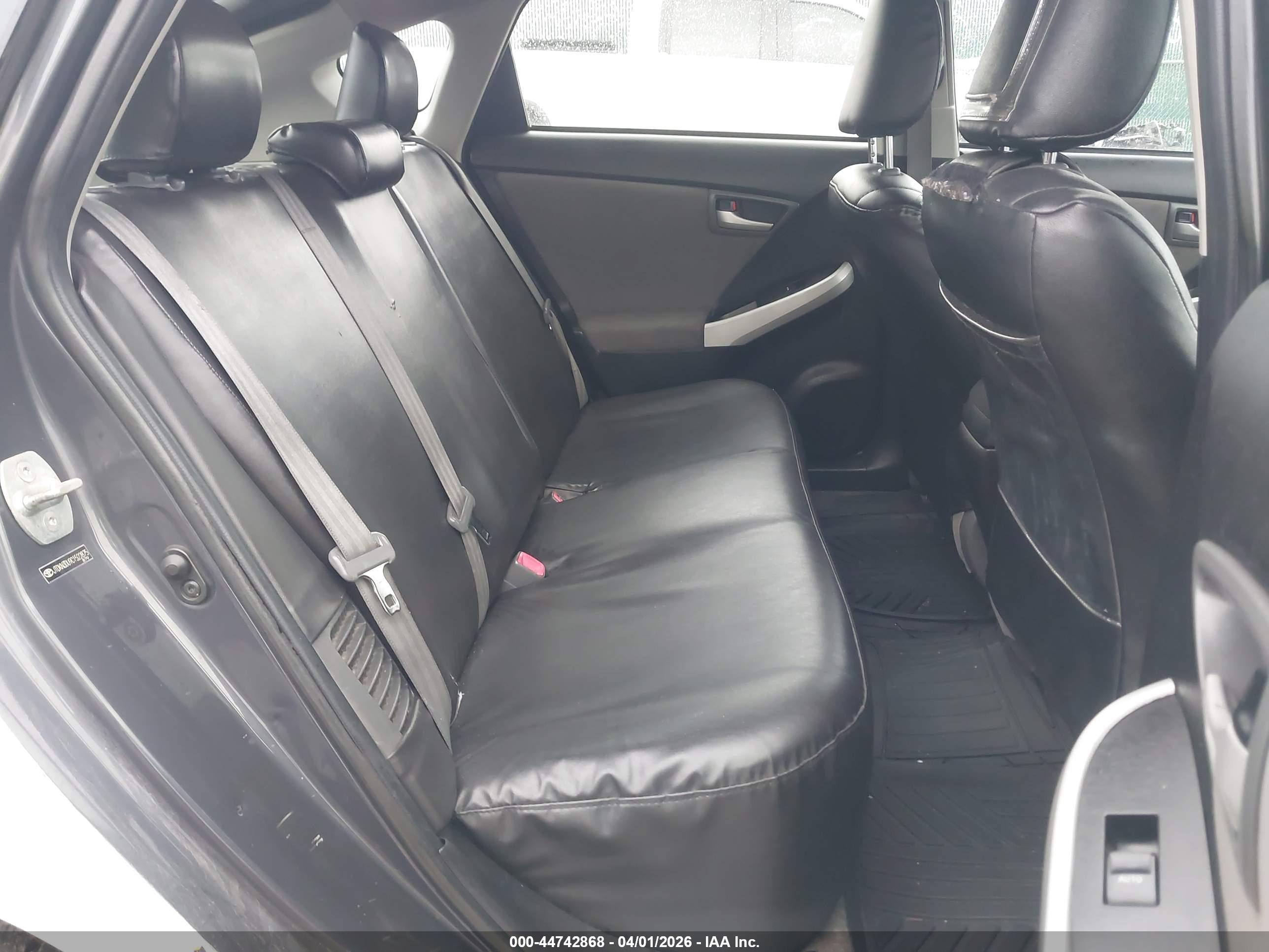 TOYOTA PRIUS image 8