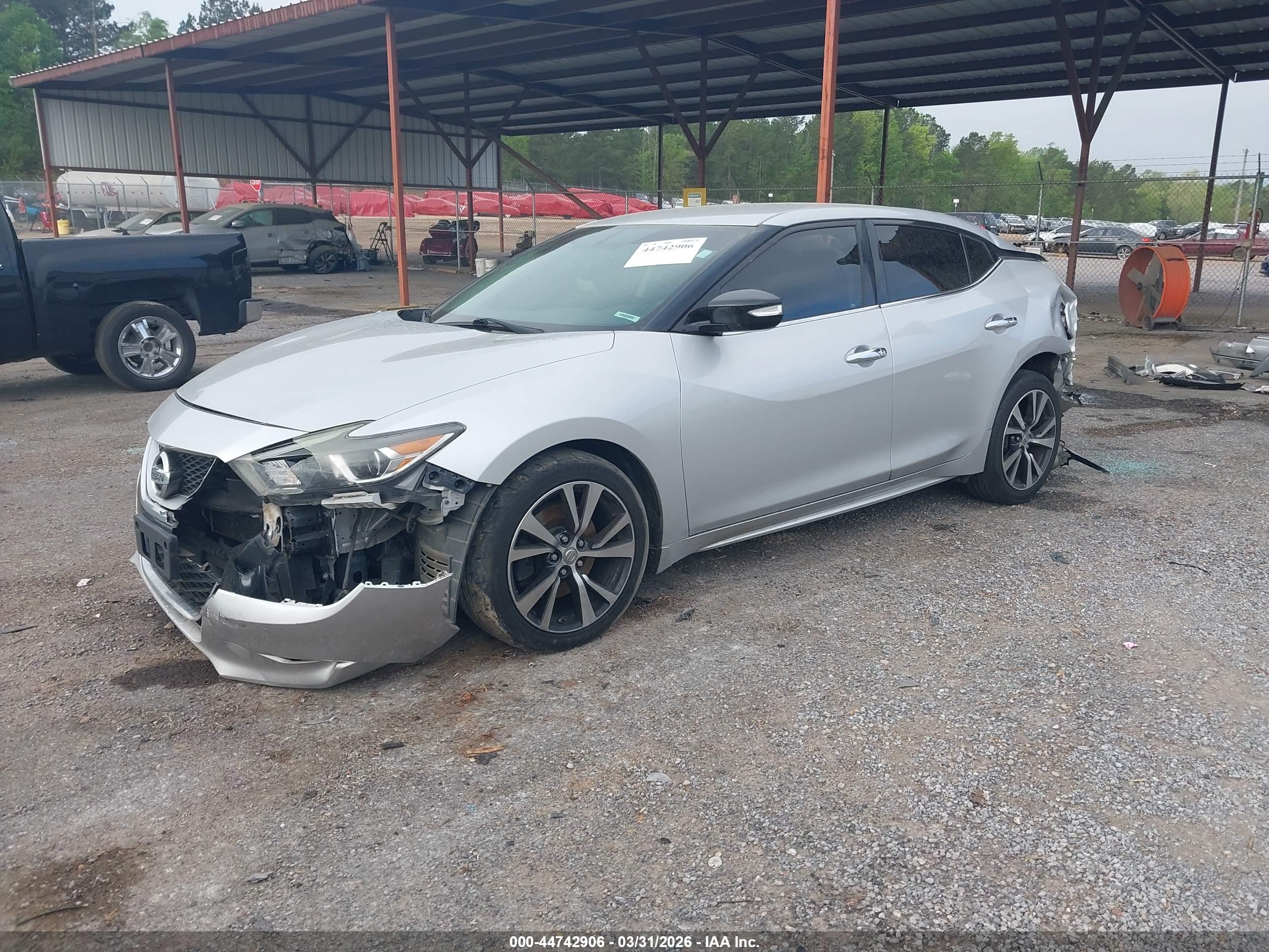 NISSAN MAXIMA image 2