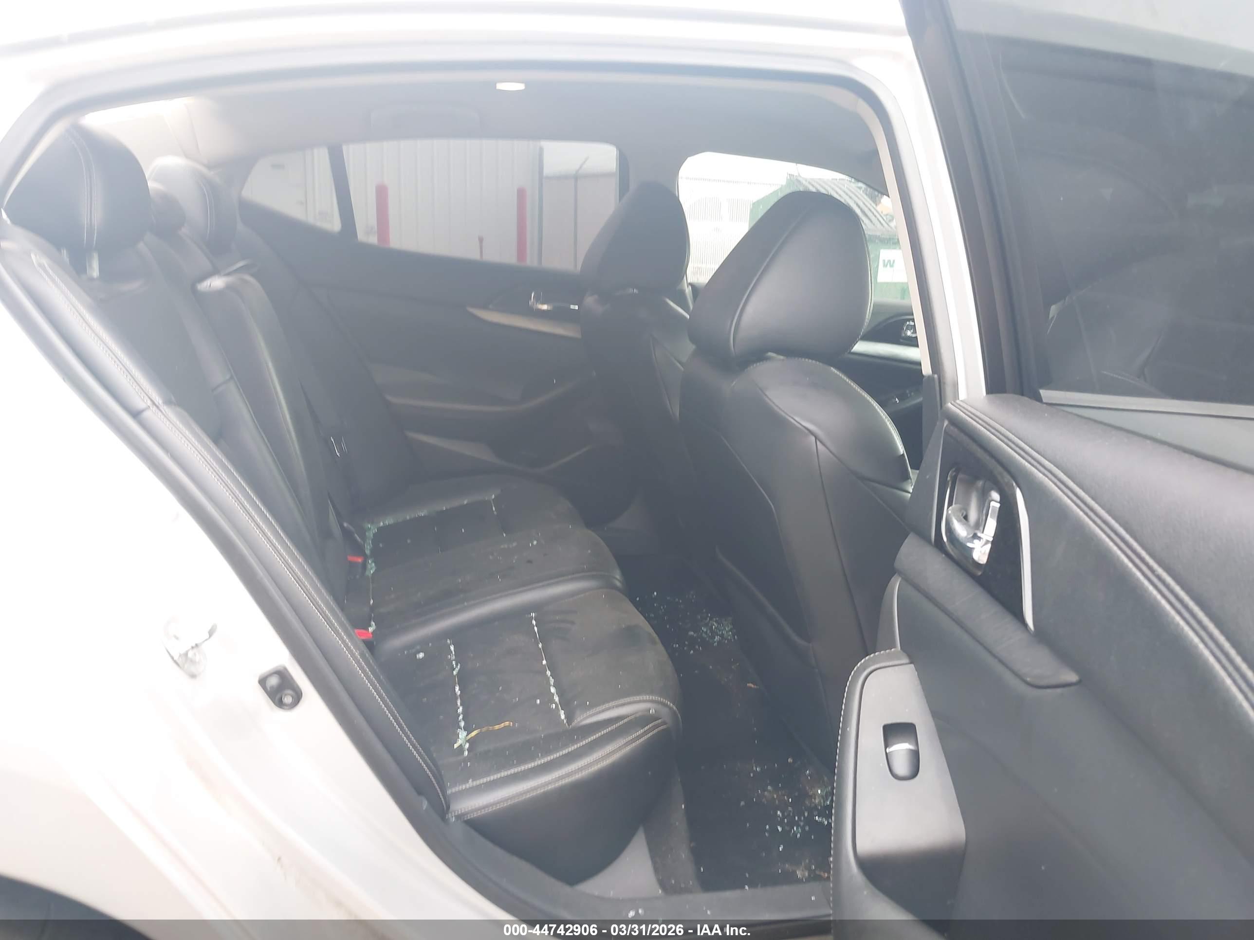NISSAN MAXIMA image 8